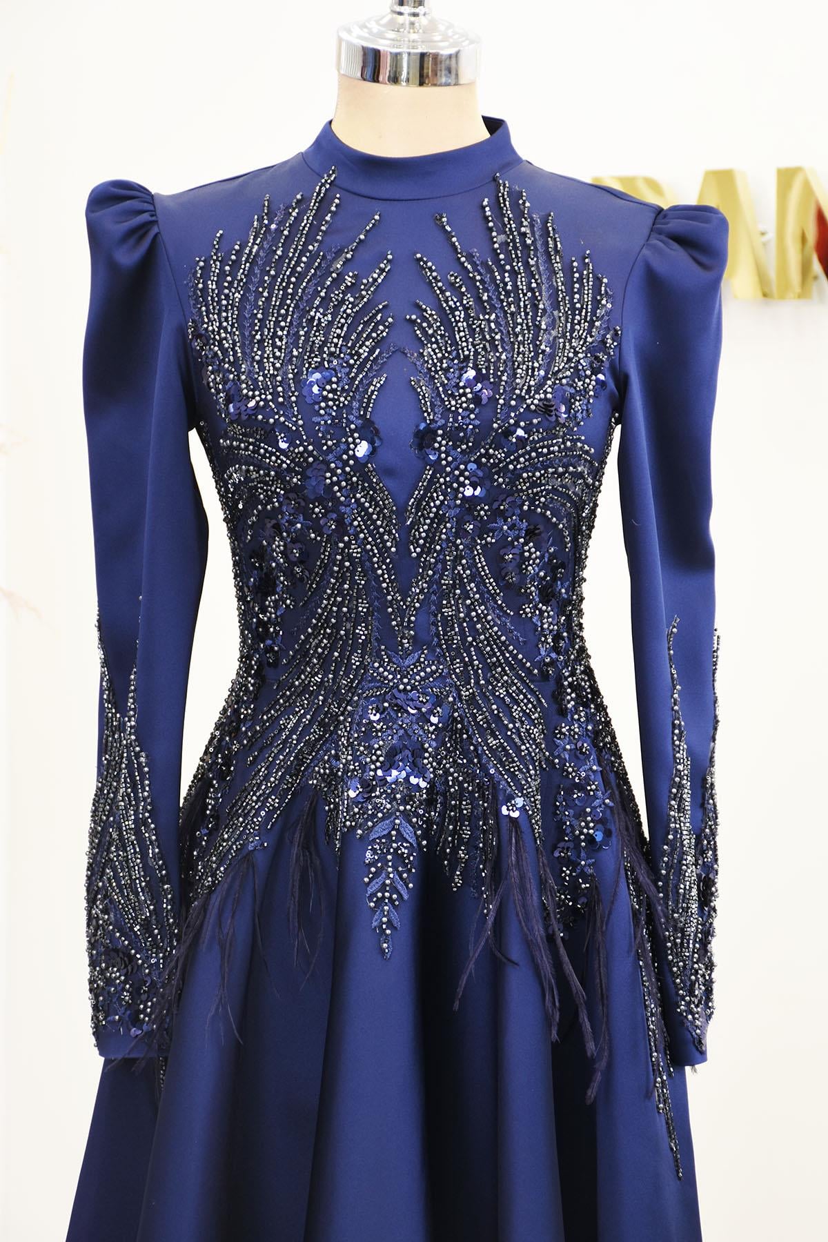 Holly Abiye Lacivert