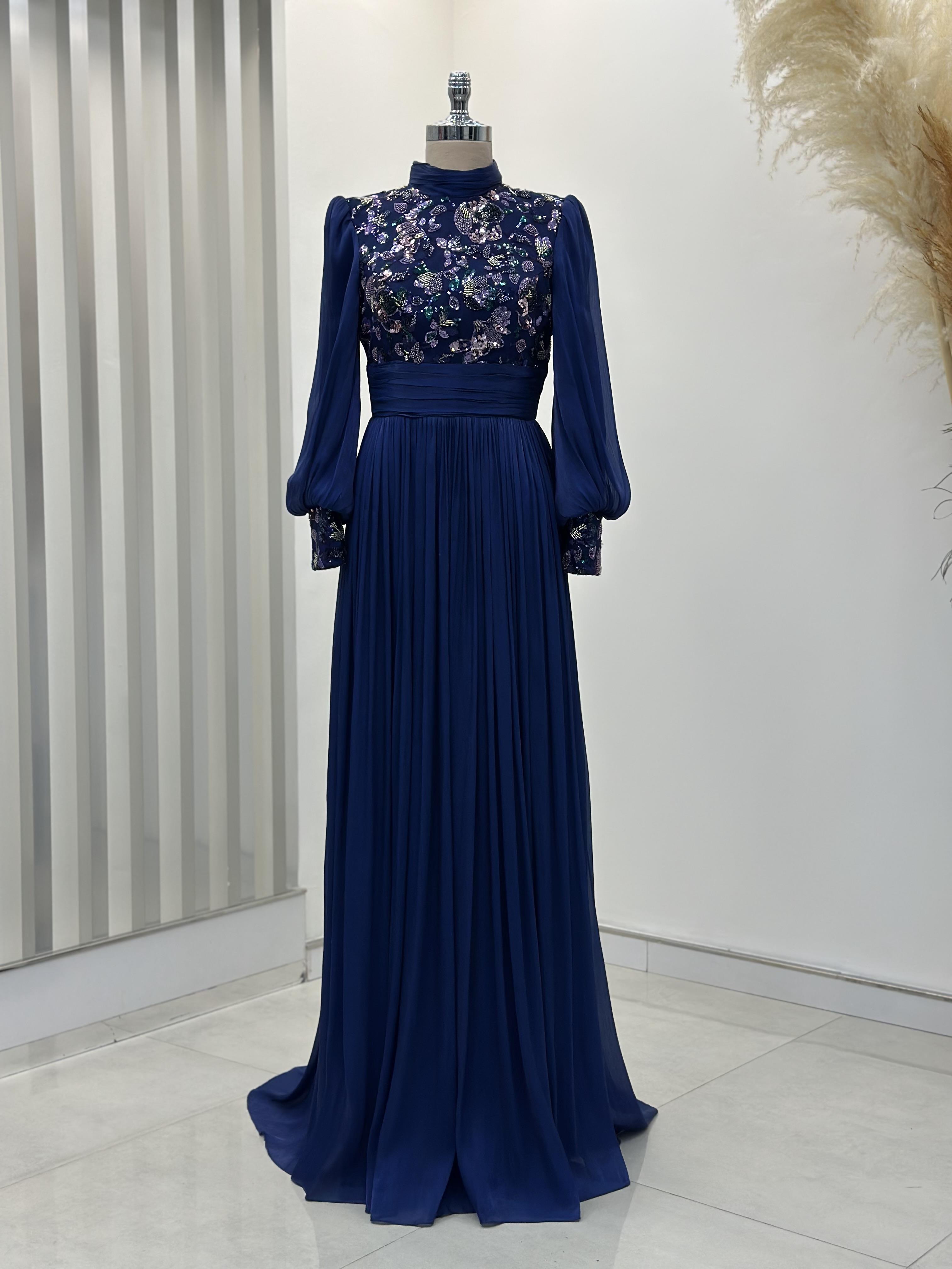 Nadia Abiye Lacivert