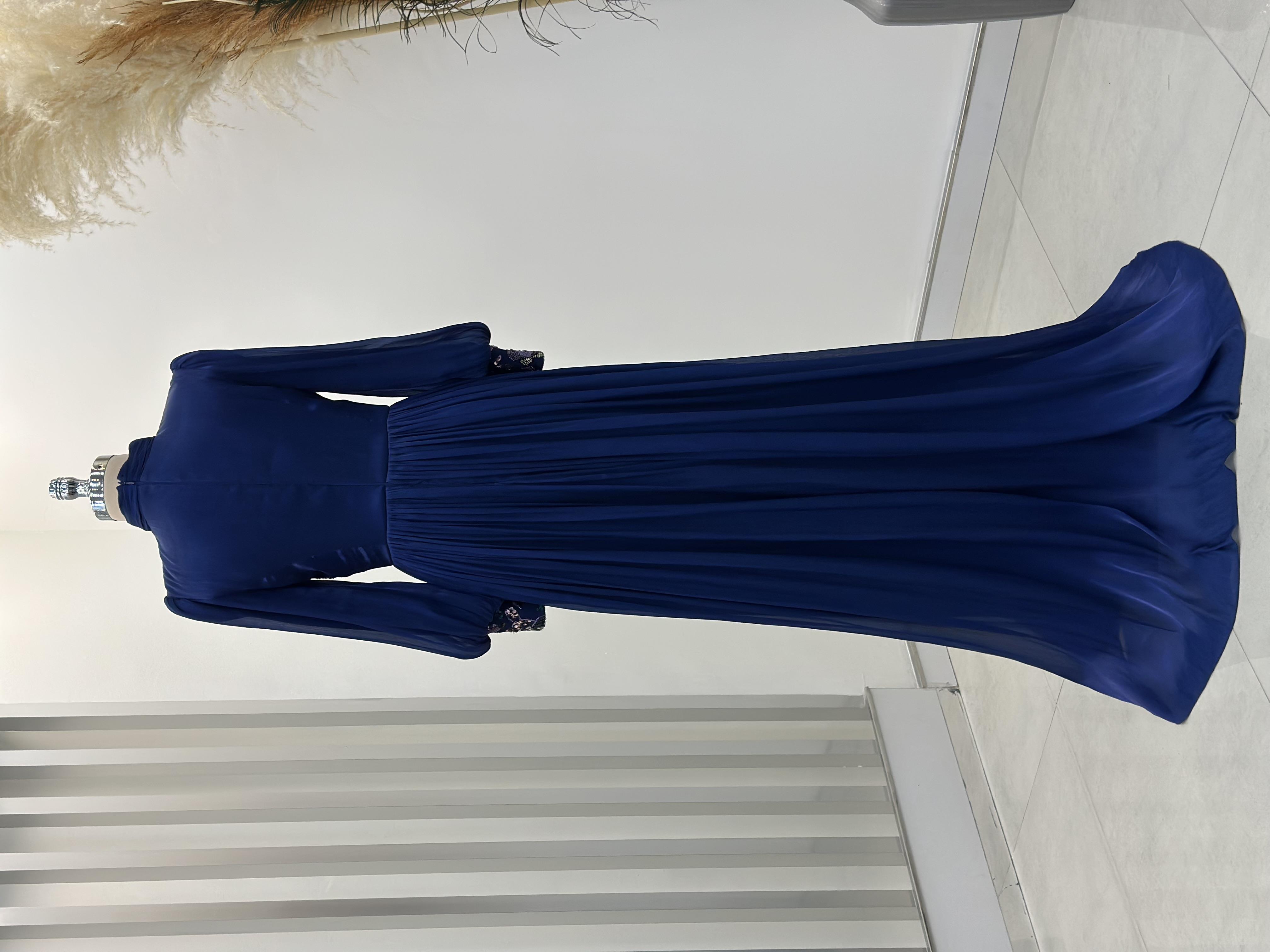 Nadia Abiye Lacivert