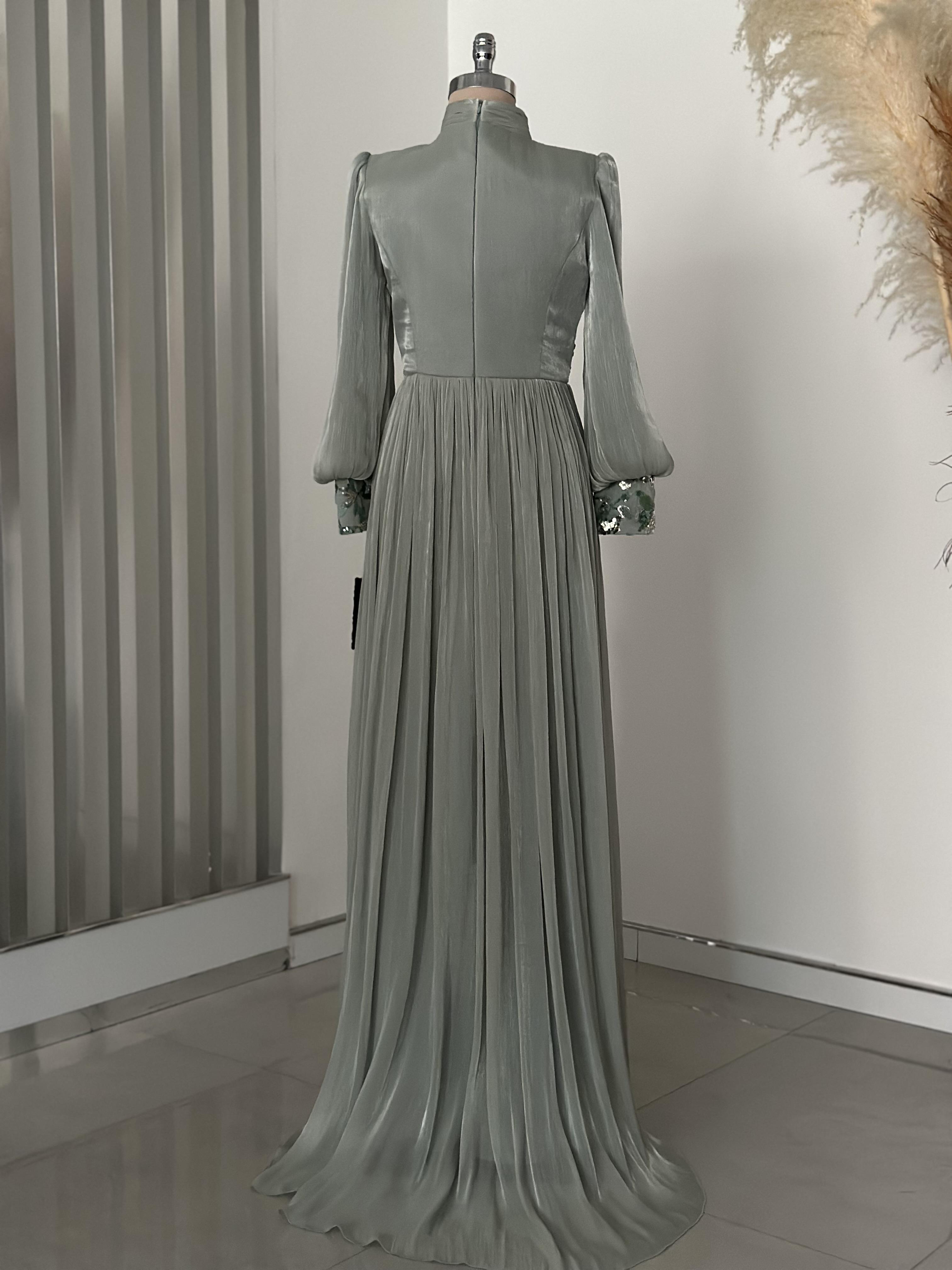 Nadia Abiye Mint
