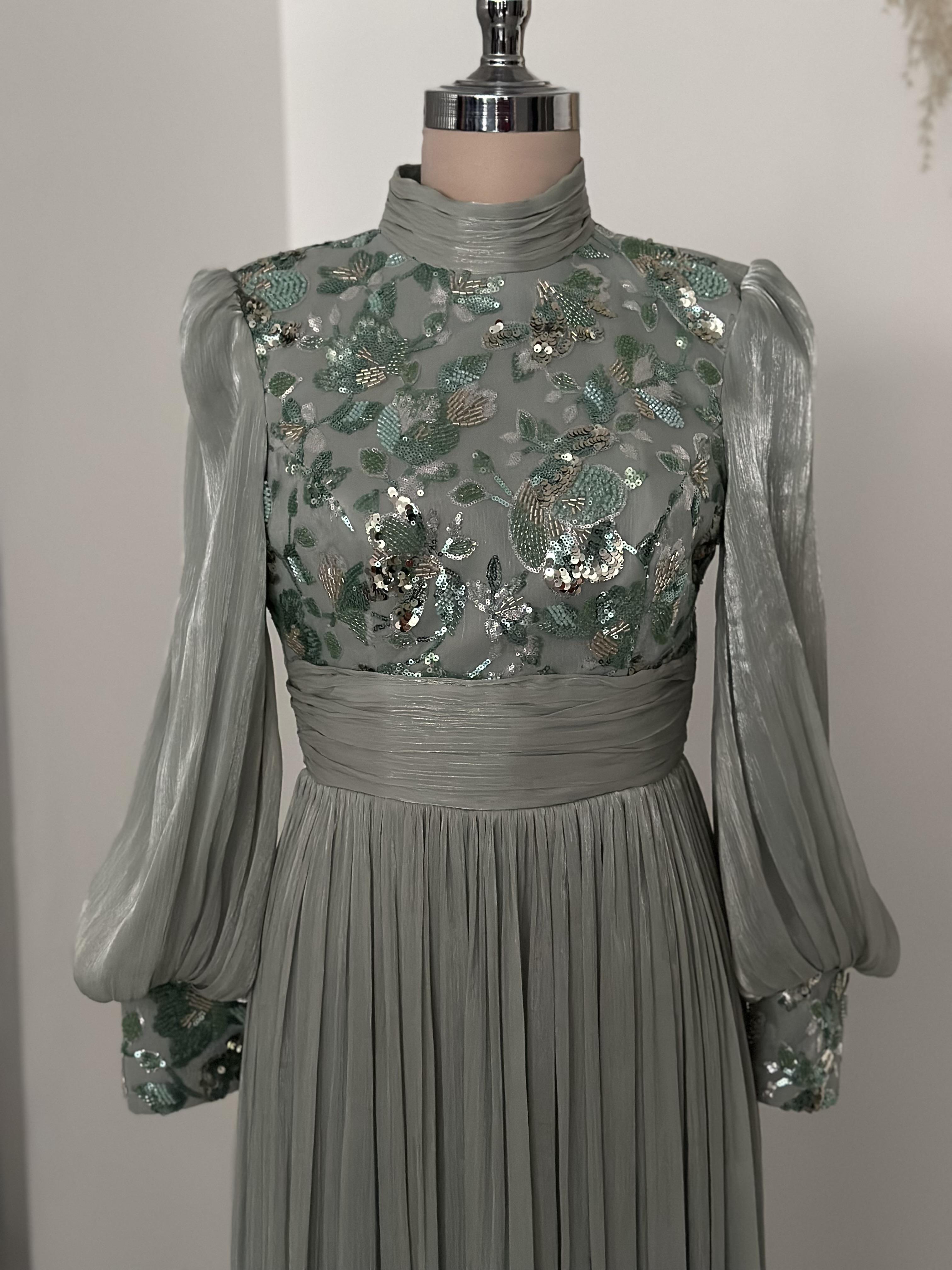 Nadia Abiye Mint