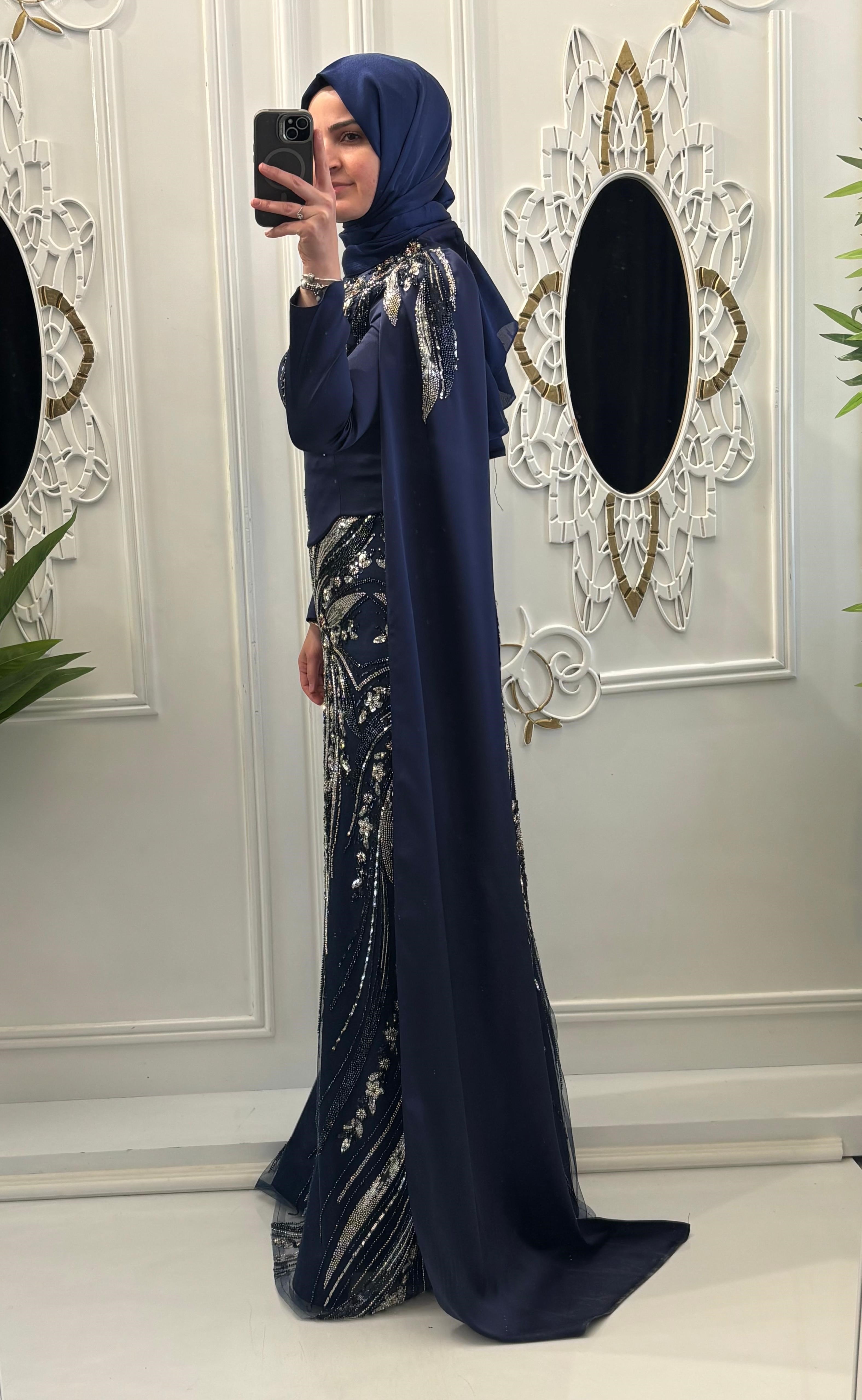 Nagehan Abiye Lacivert