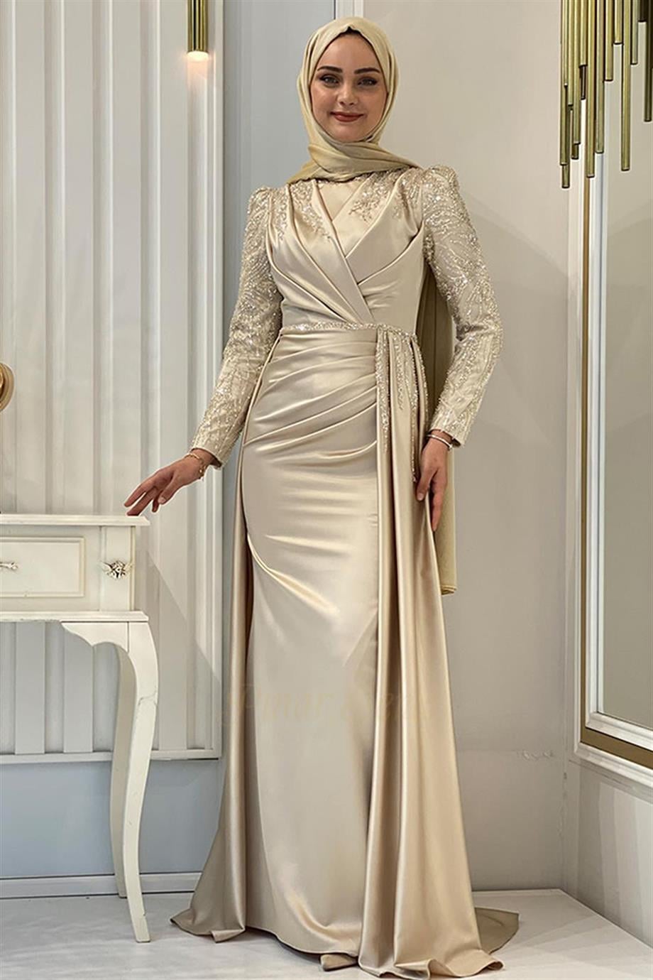  Akra Abiye Gold