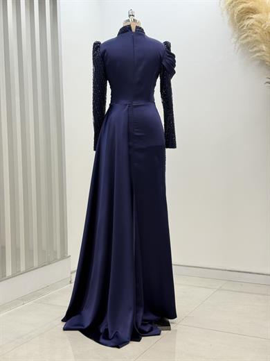 Raissa Abiye Lacivert