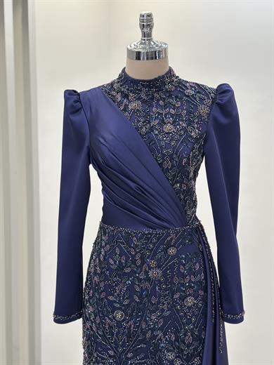 Regina Abiye Lacivert