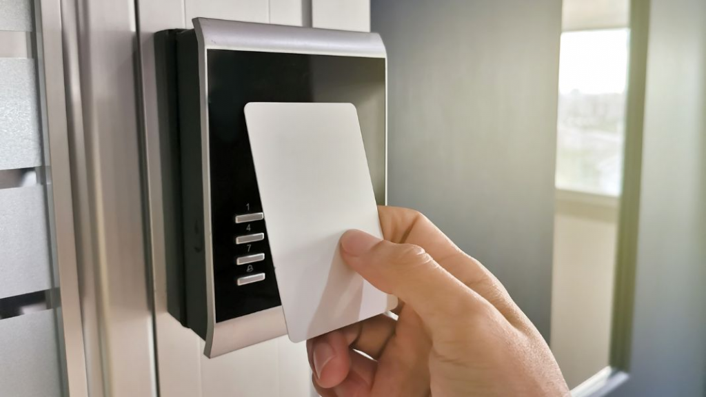 RFID ilə qapı giriş sistemi