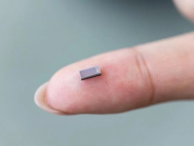 'asghar maedin UHF RFID ealaa alealamat