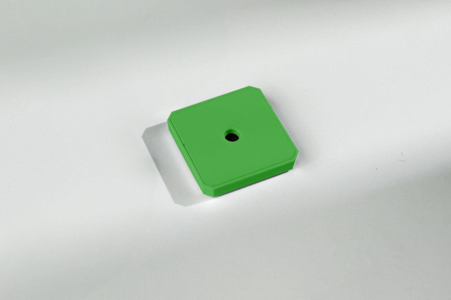 LF ABS Token 32x32 mm Delikli, Sağlam Yapışkanlı Etiket