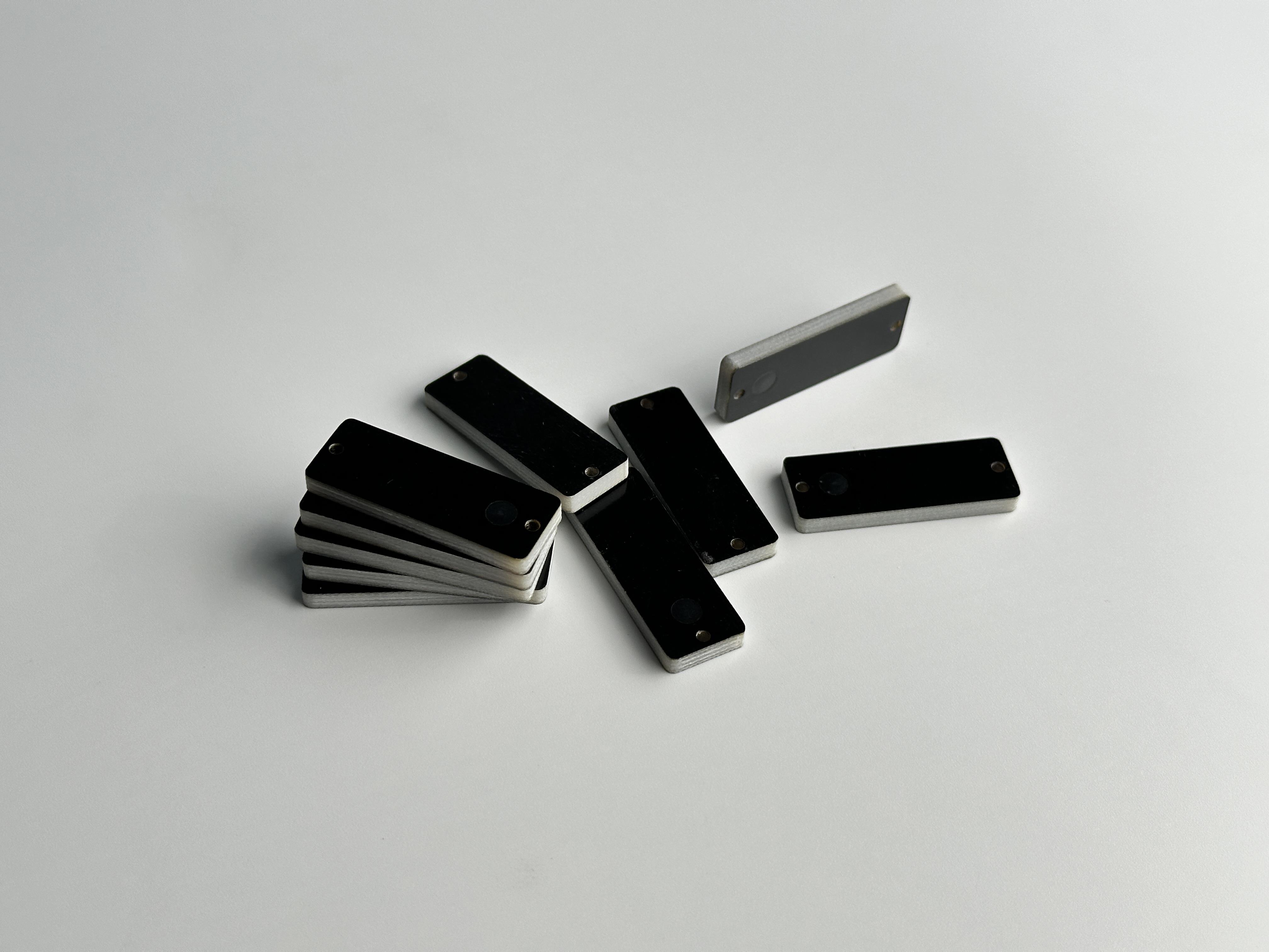 RFGate UHF Metal Üstü Gen2 RFID Etiket 33x10mm