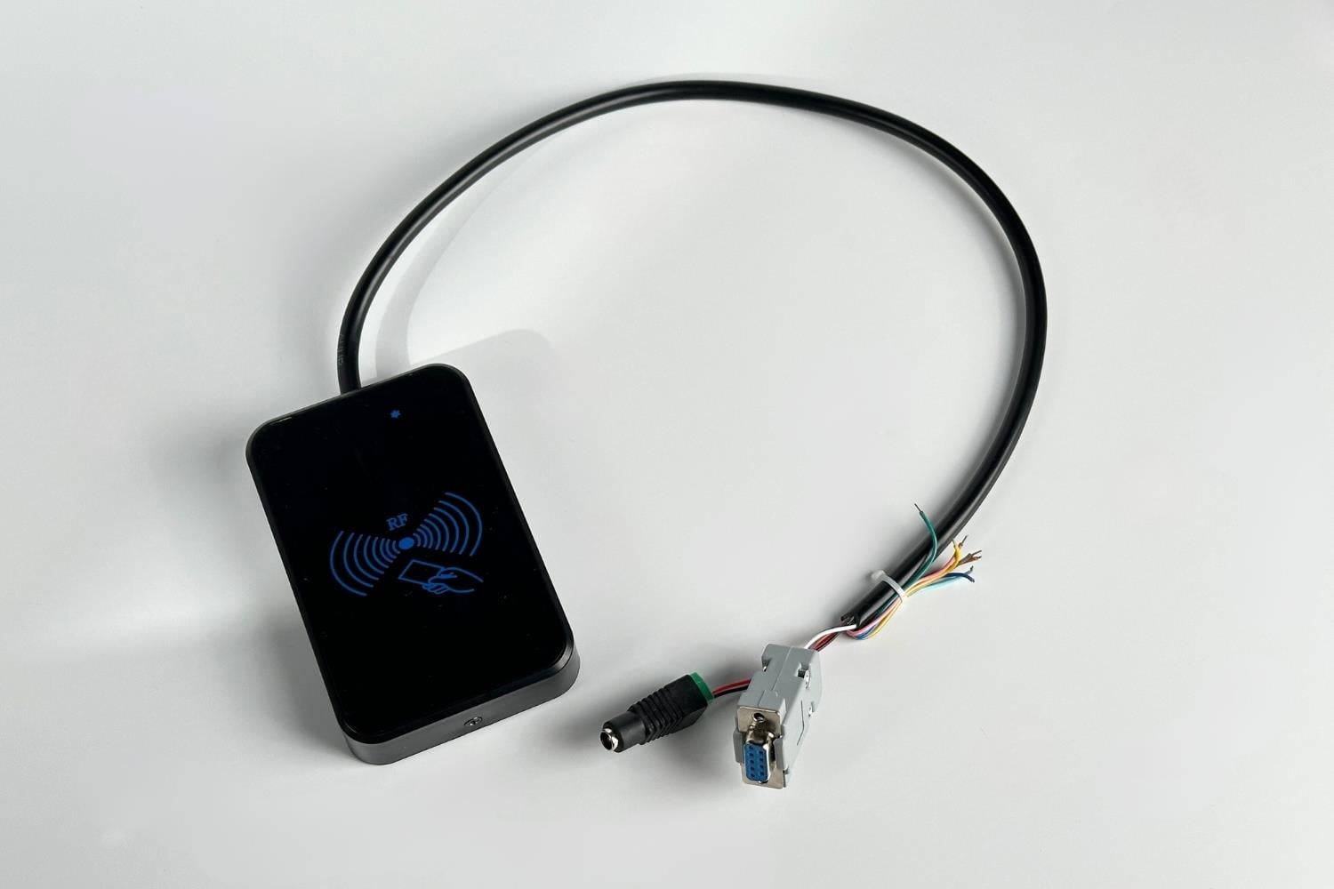 RGR2903 UHF Masaüstü RFID Okuyucu & Yazıcı – USB, RS232, Wiegand Desteği