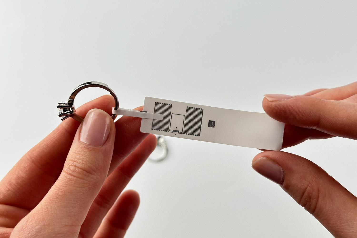 T72J UHF RFID Kuyum Etiketi 38x21mm