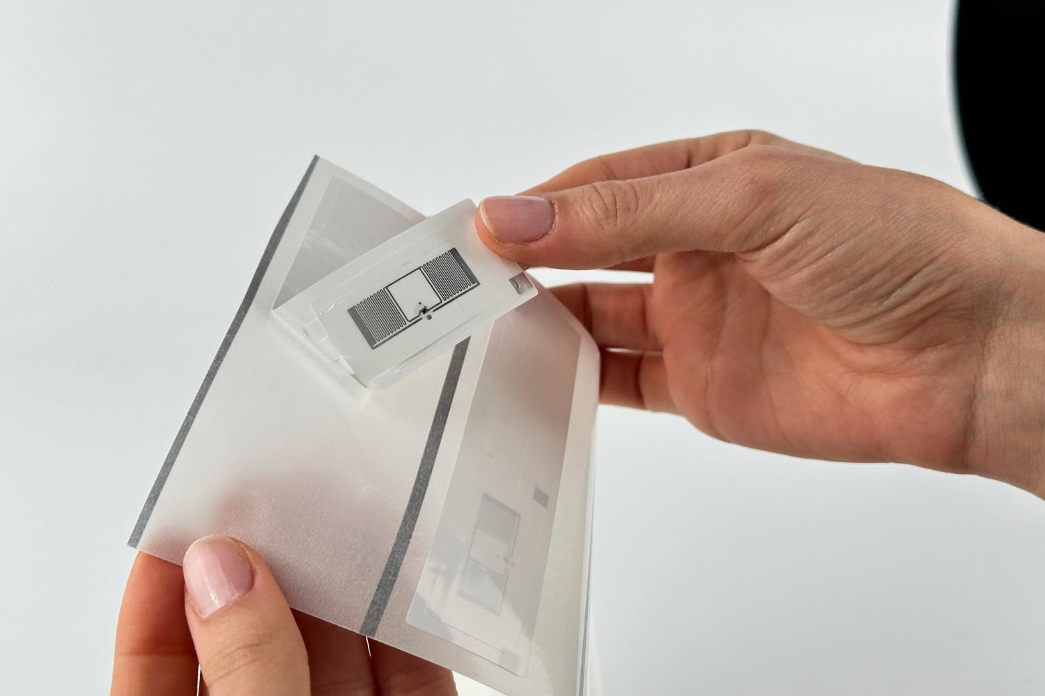 UHF RFID Kuyum Etiketi T71J 106x26mm