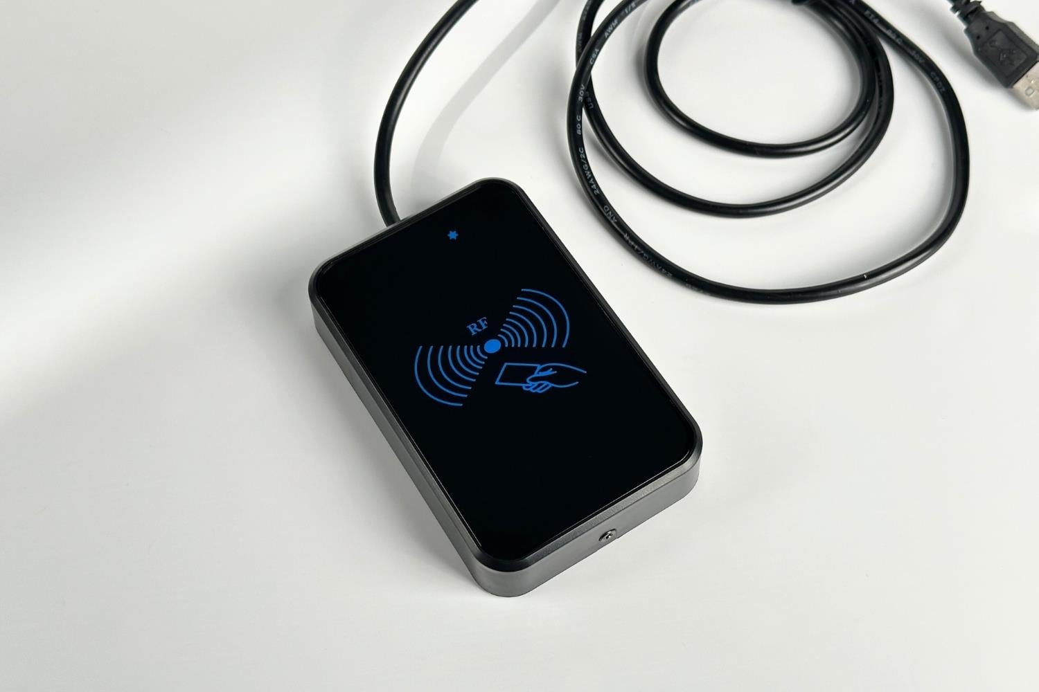 USB Destekli UHF RFID Okuyucu RGR2900