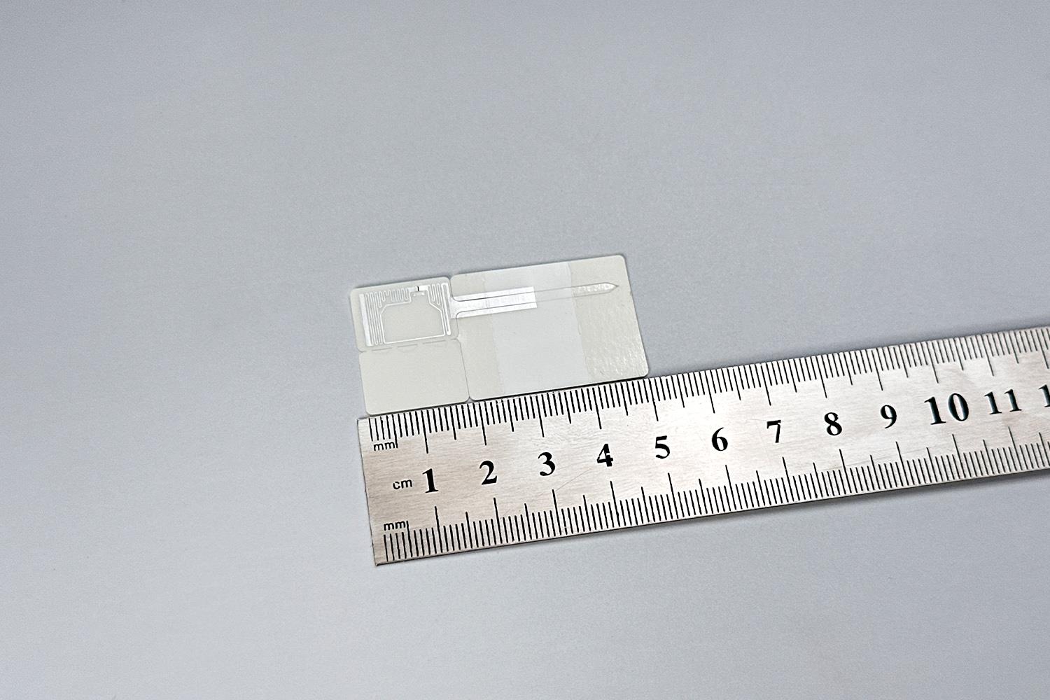 Yüksek Performanslı UHF RFID Takı Etiketi