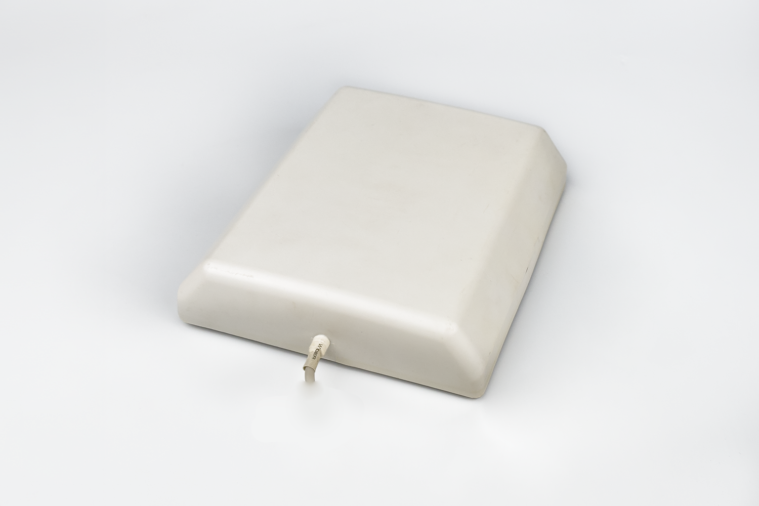 ANT-141 7 dBi UHF هوائي دائري ضيق