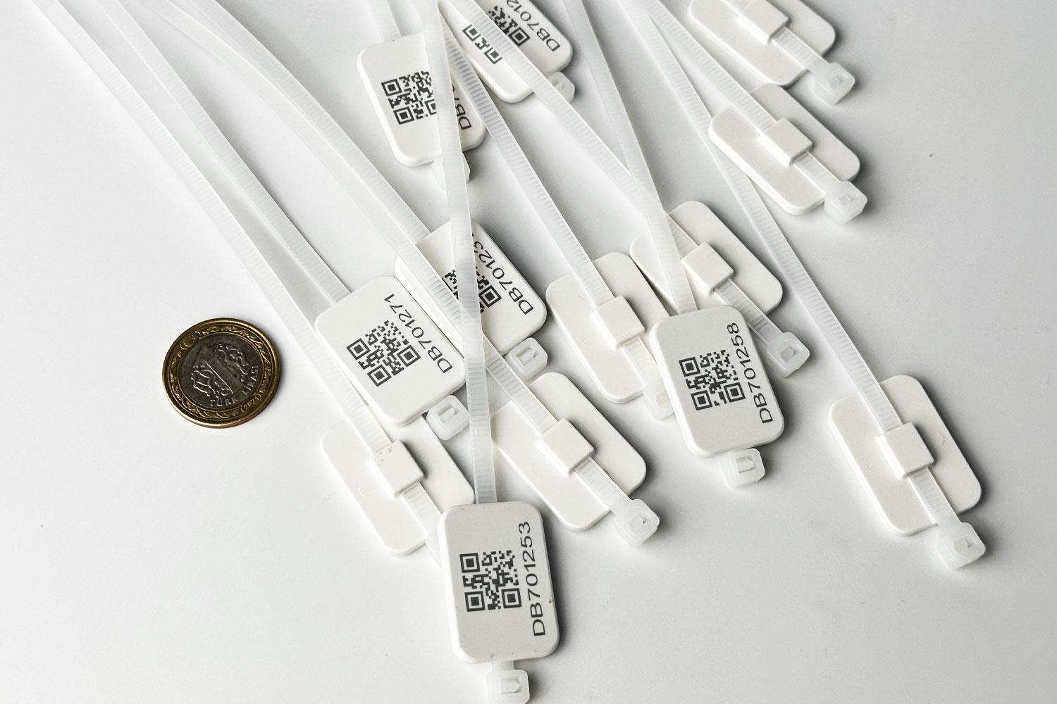 Bağlanabilir UHF Hard Tag 33x22x2 mm