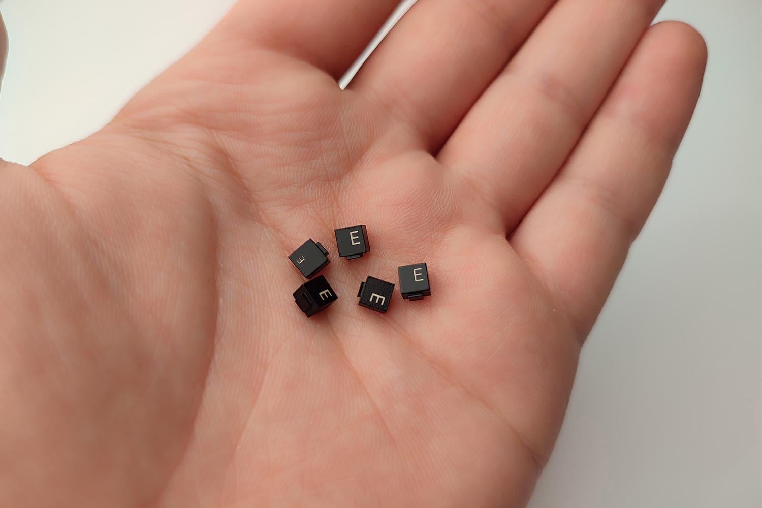 RFGate Metal Üstü Seramik Küçük RFID Etiket 4x4x3mm