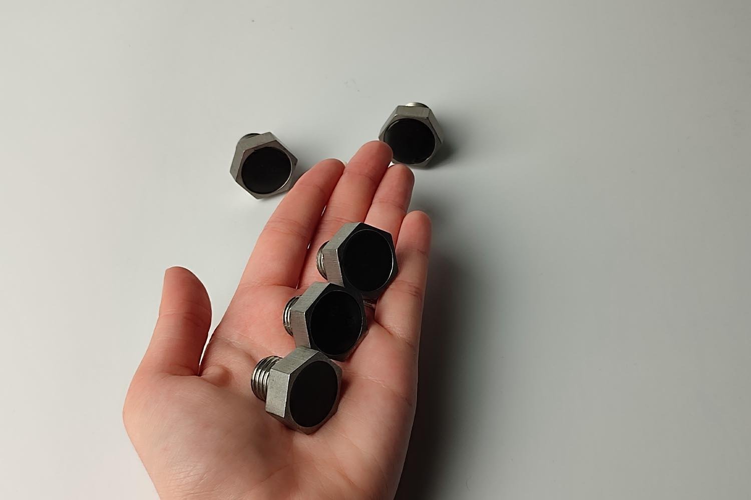 RFID Metal Üstü Vida Ekipman Takip Etiketi