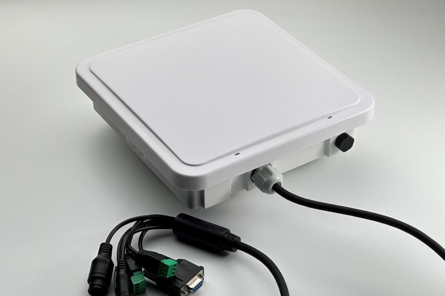 RGR 89Q 9 dBi UHF RFID Entegre Okuyucu – PR9200, RJ45 ve RS232