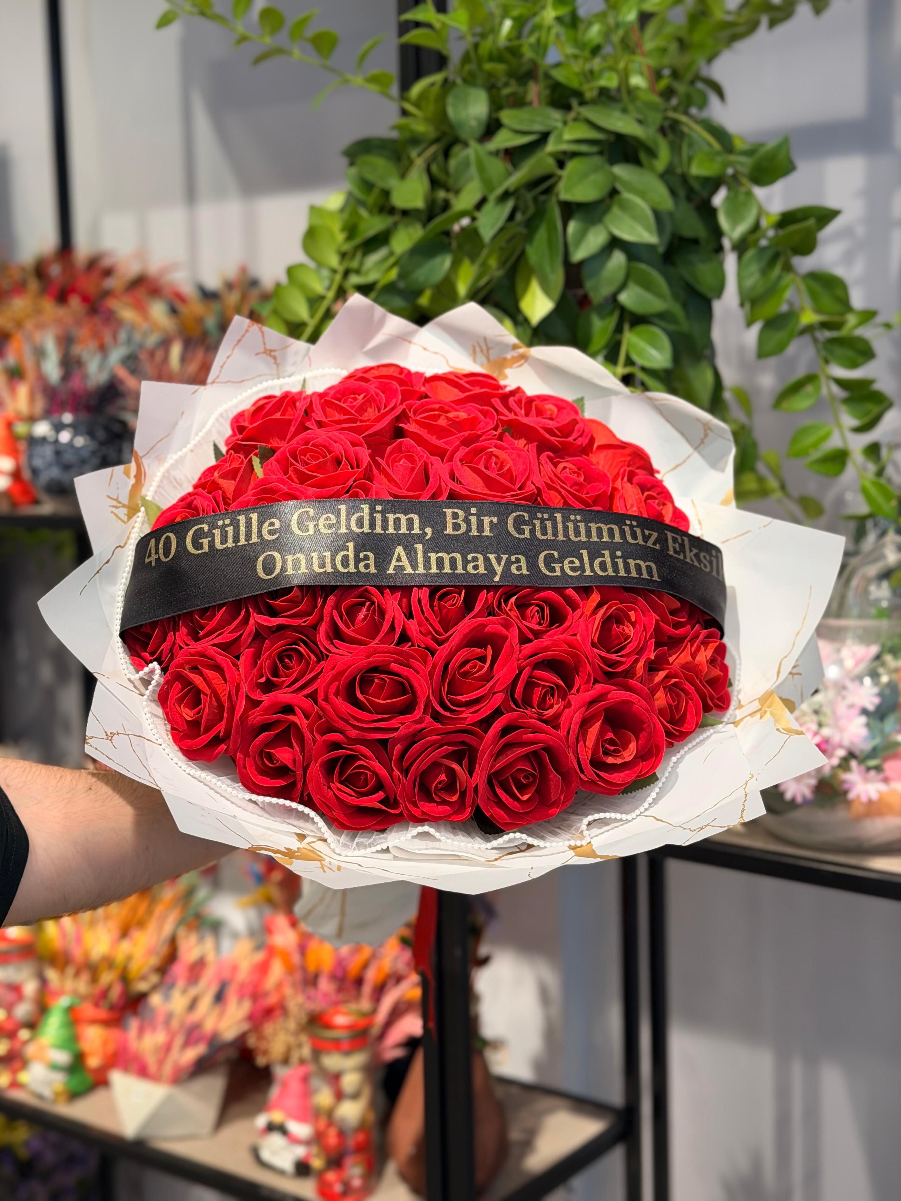 40 Adet Yapay Kırmızı Gül Buketi Beyaz Paket