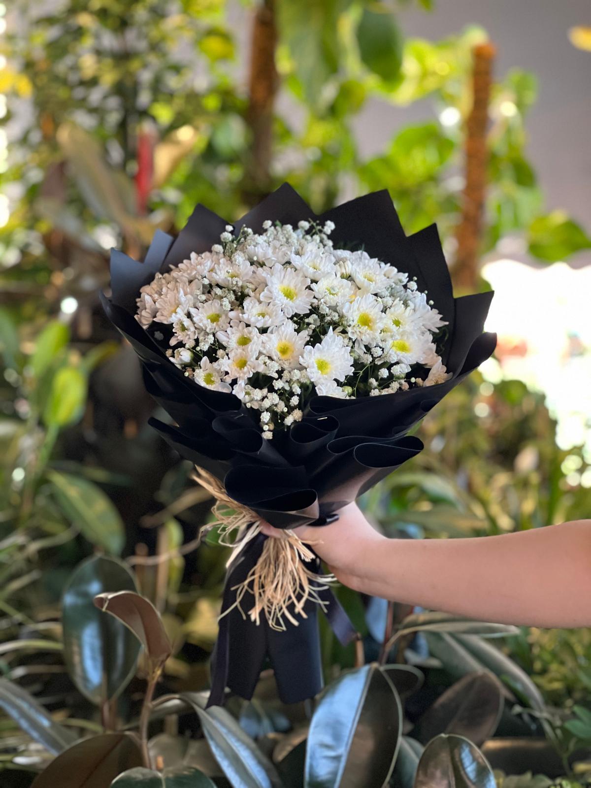 Beyaz Papatya Buketi Siyah Paket