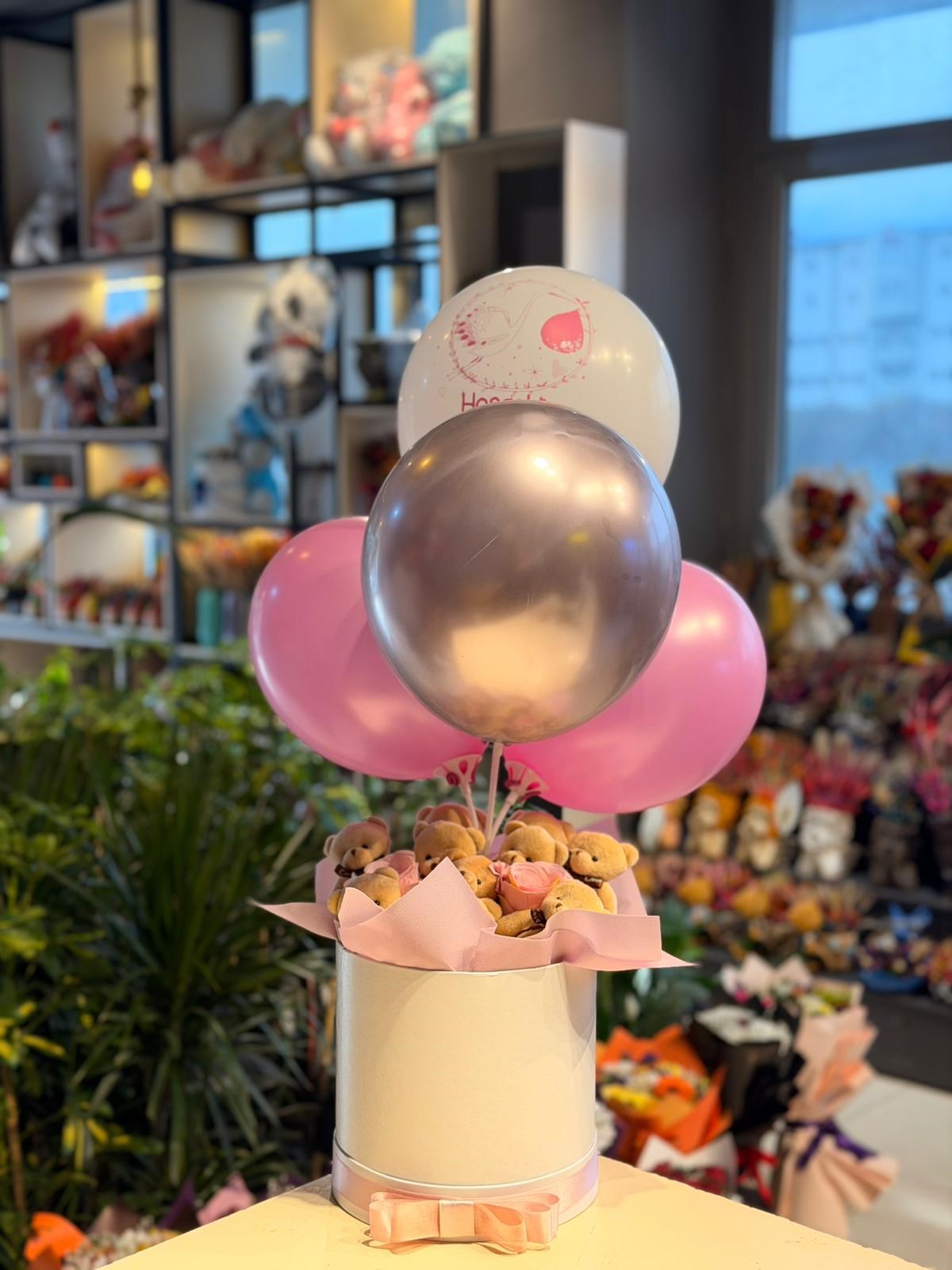Büyük Boy Beyaz Kutu Pembe Kız Bebek Balon Aranjmanı