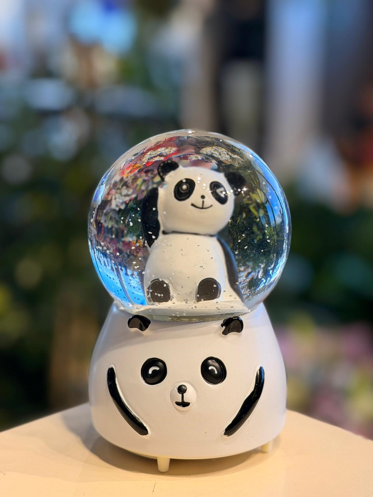 Büyük Boy Motorlu Işıklı Panda Temalı Kar Küresi