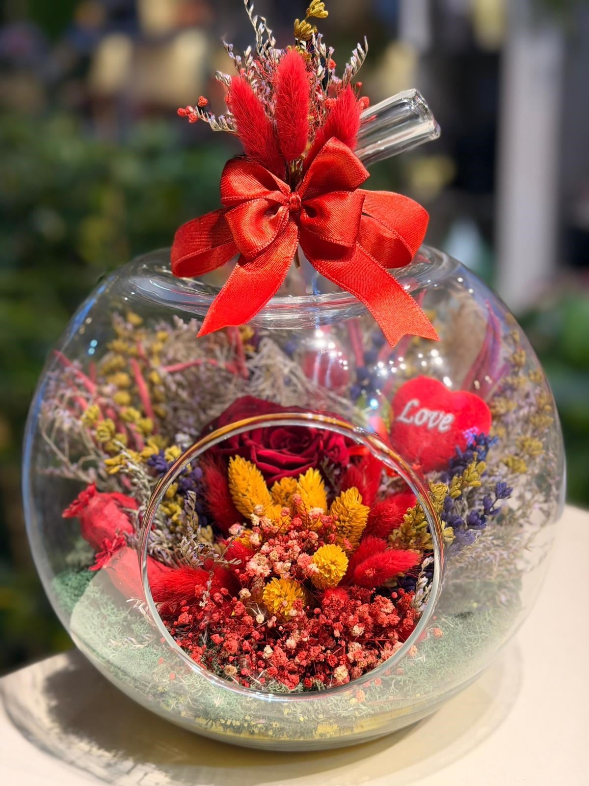 Elma Teraryum İçerisinde İthal Şoklanmış Kırmızı Gül Aranjmanı