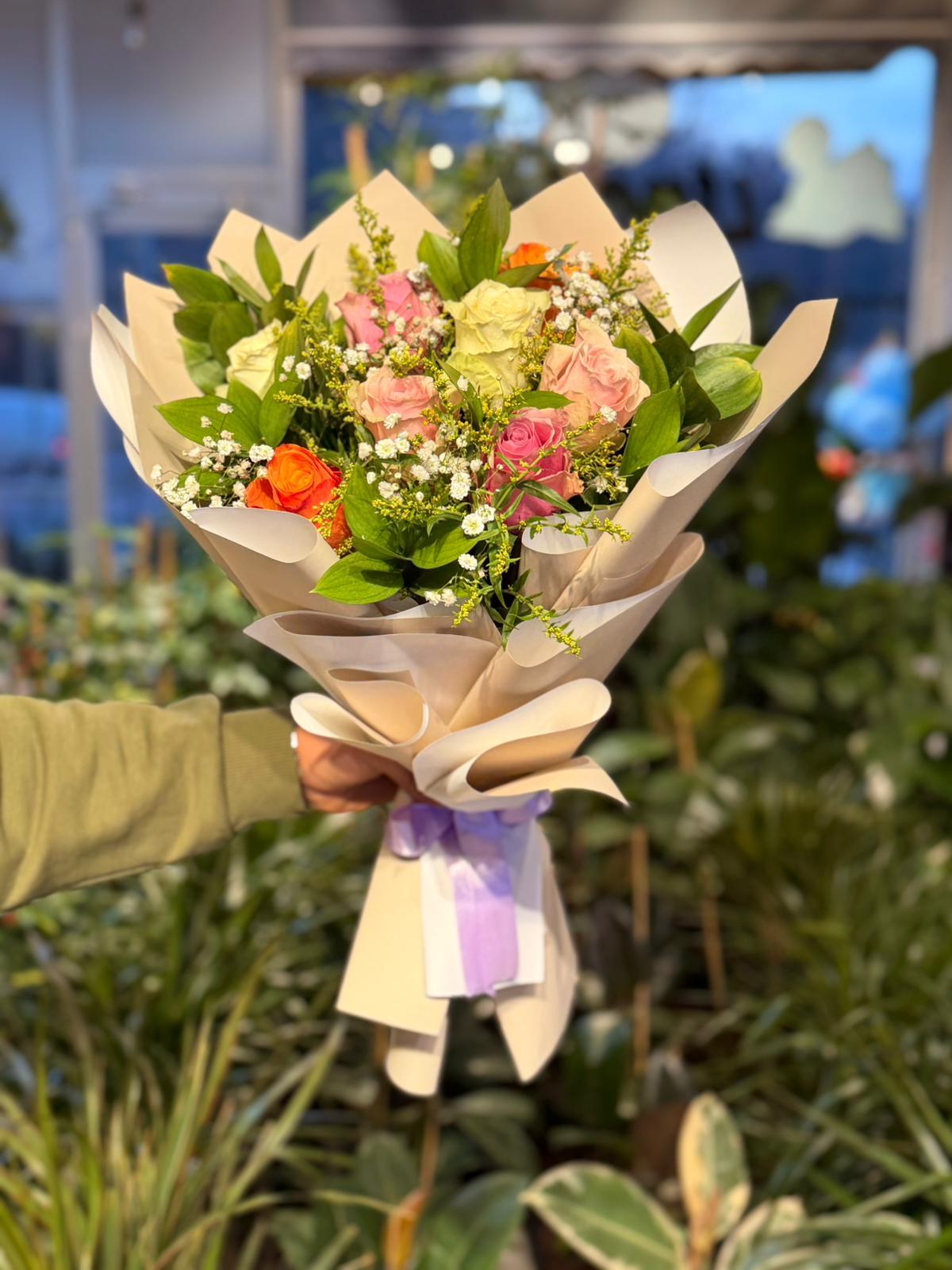 İthal Renkli Gül Buketi 8 Adet