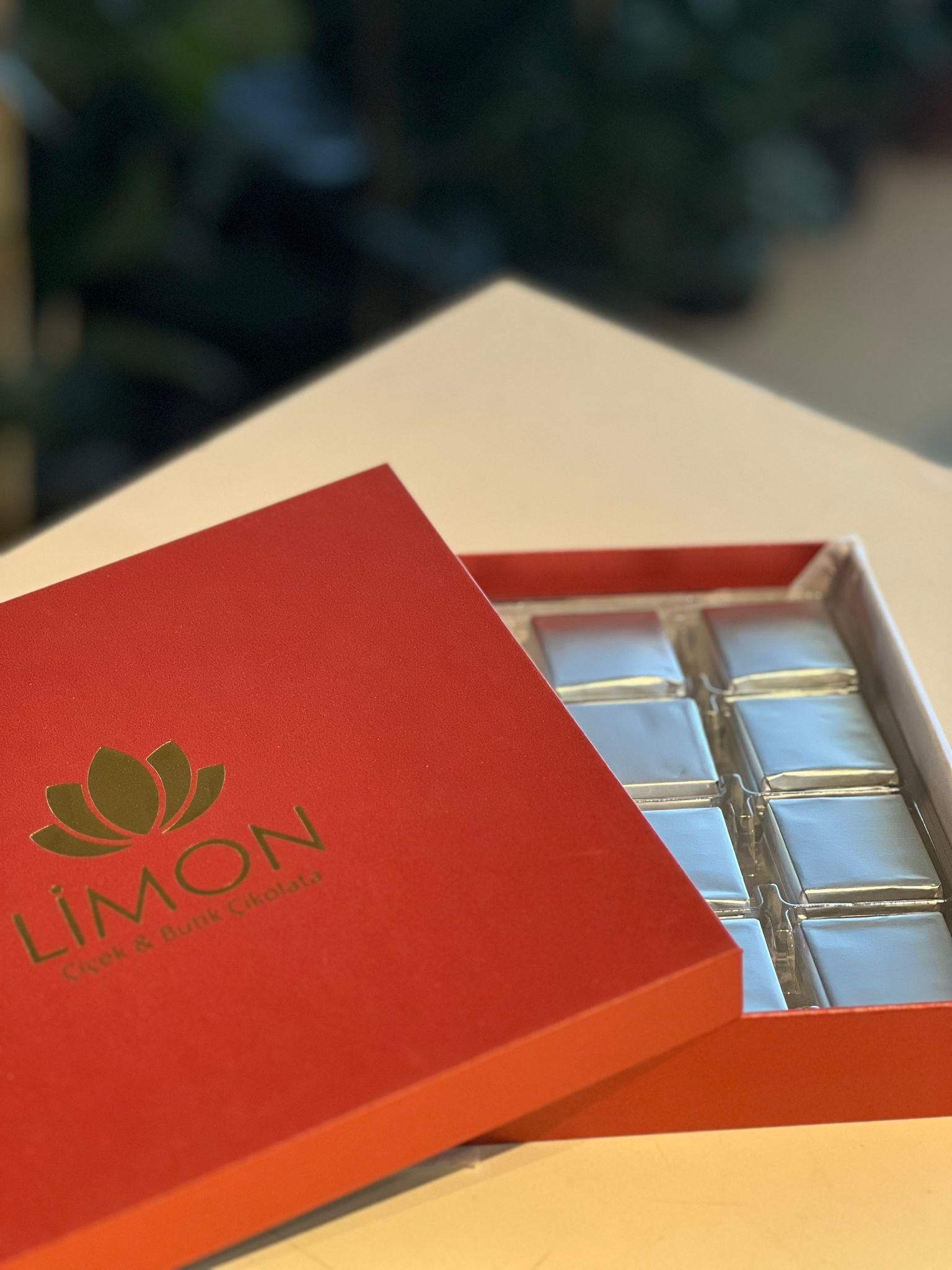 Kırmızı Kutu İçerisinde Gümüş Sargılı Madlen Çikolata Elit 48 Adet