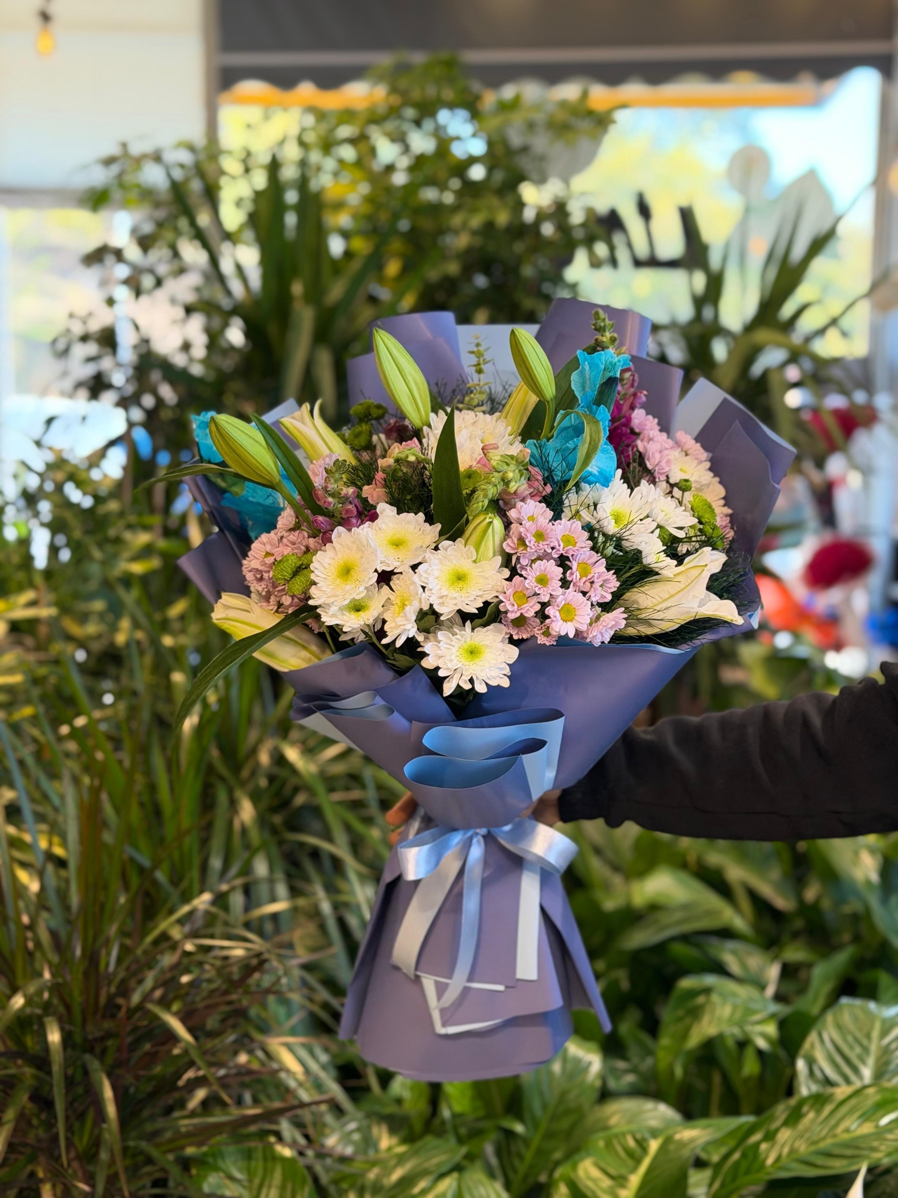 Lilyum Renkli Papatya Buketi Mavi Paket
