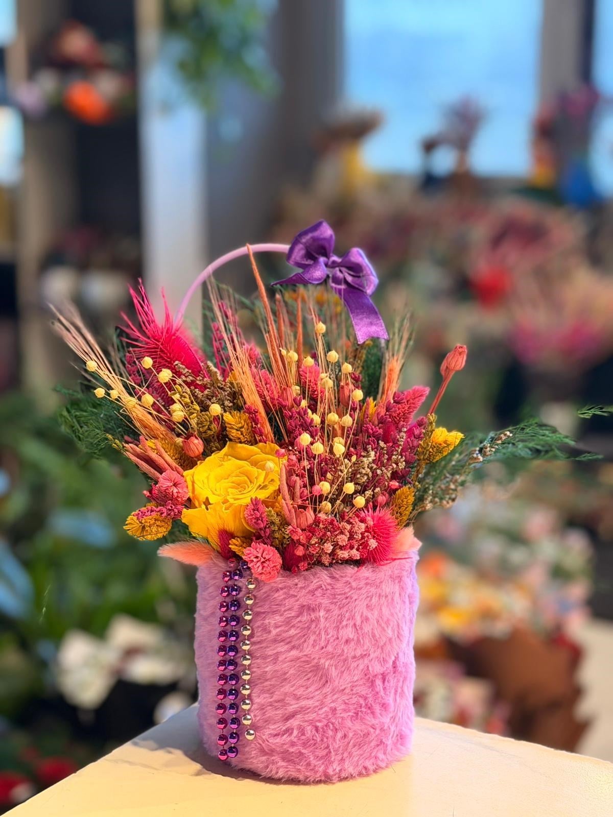 Mor Peluş Kutu İçerisinde İthal Şoklanmış Sarı Gül Kuru Çiçek 