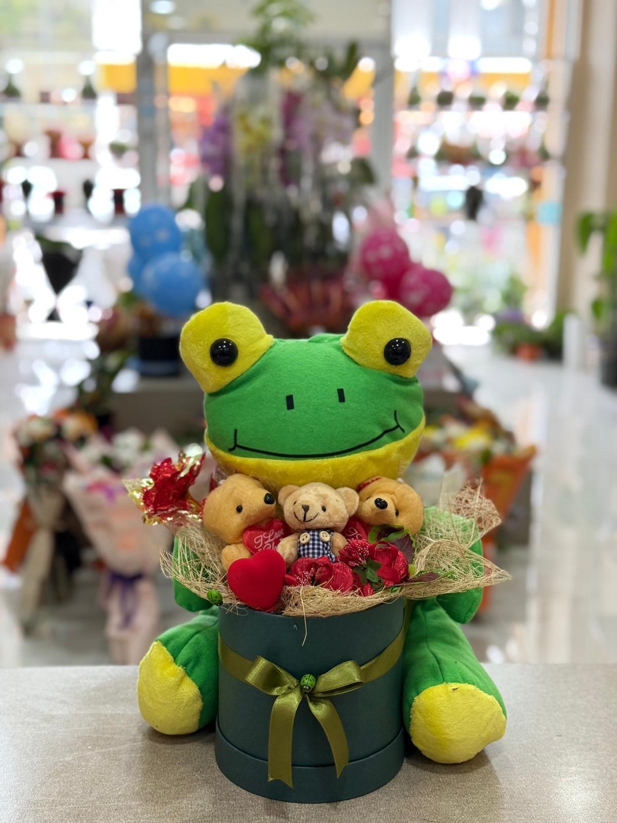 Peluş Kurbağa Kutu Küçük Peluş Ayıcık Aranjmanı