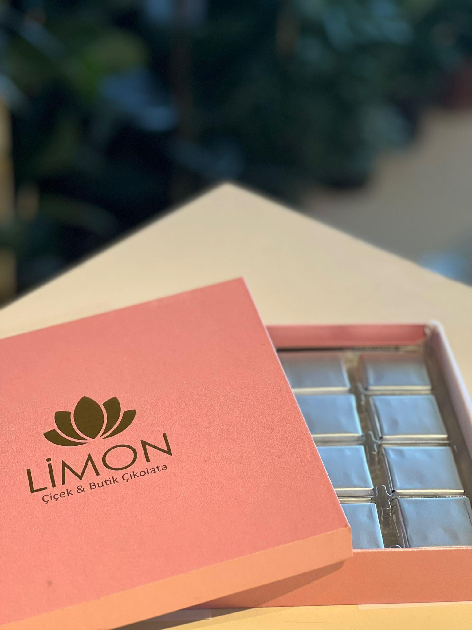 Pembe Kutu İçerisinde Gümüş Sargılı Madlen Çikolata Elit 48 Adet