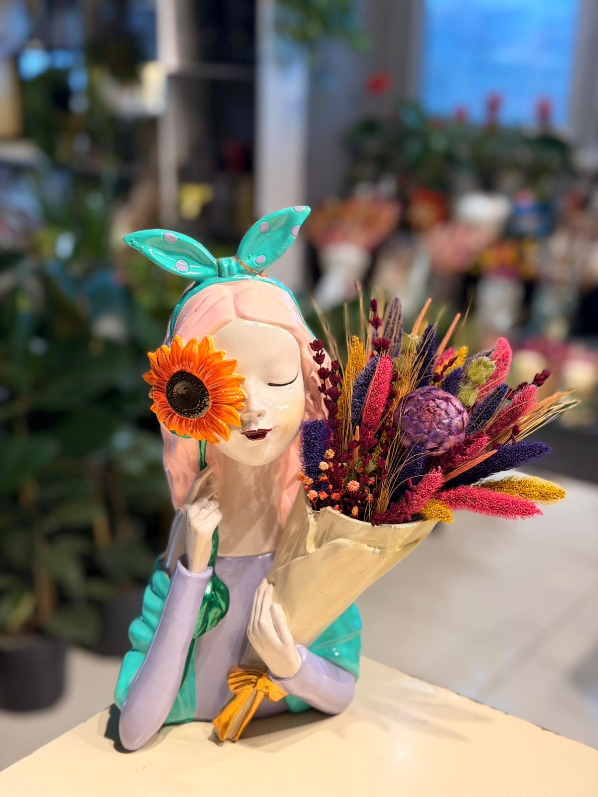 Pembe Saçlı Ayçiçeği Tutan Kız Seramik Mor Kuru Çiçek 