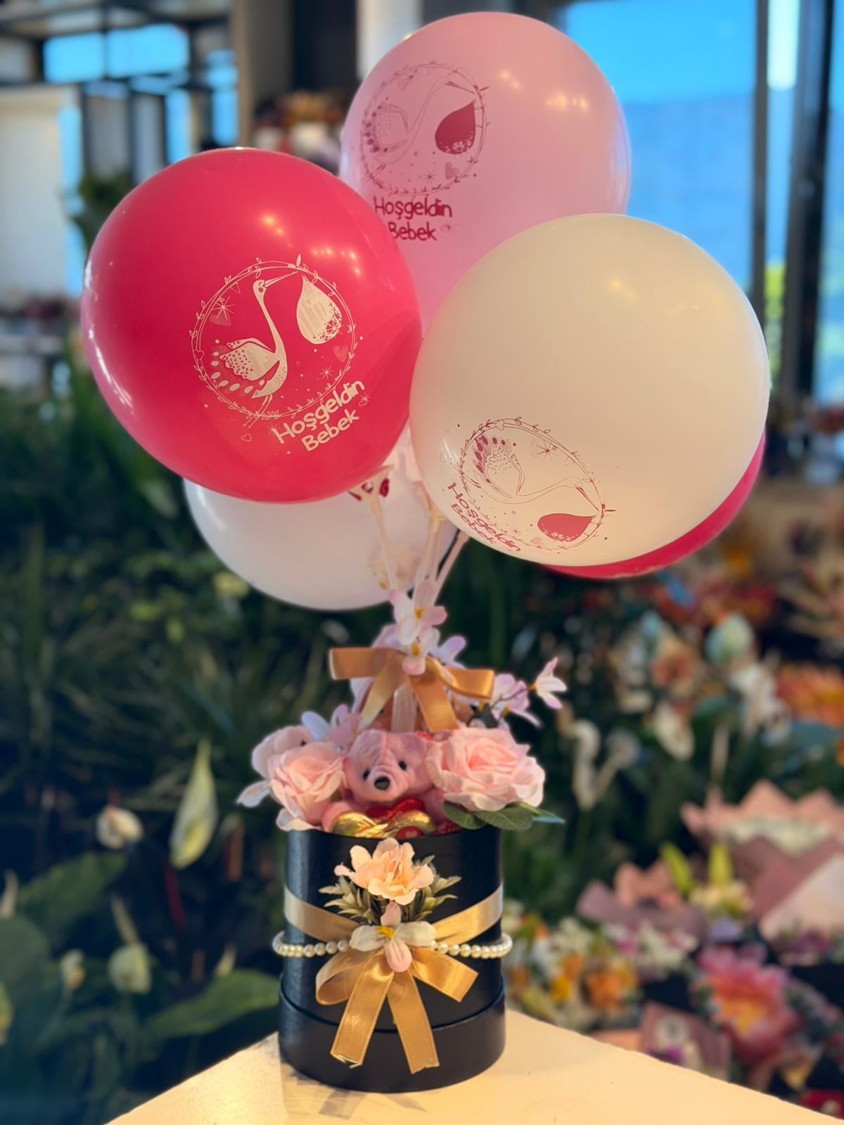 Siyah Kutu İçerisinde Pembe Kız Bebek Balon Aranjmanı