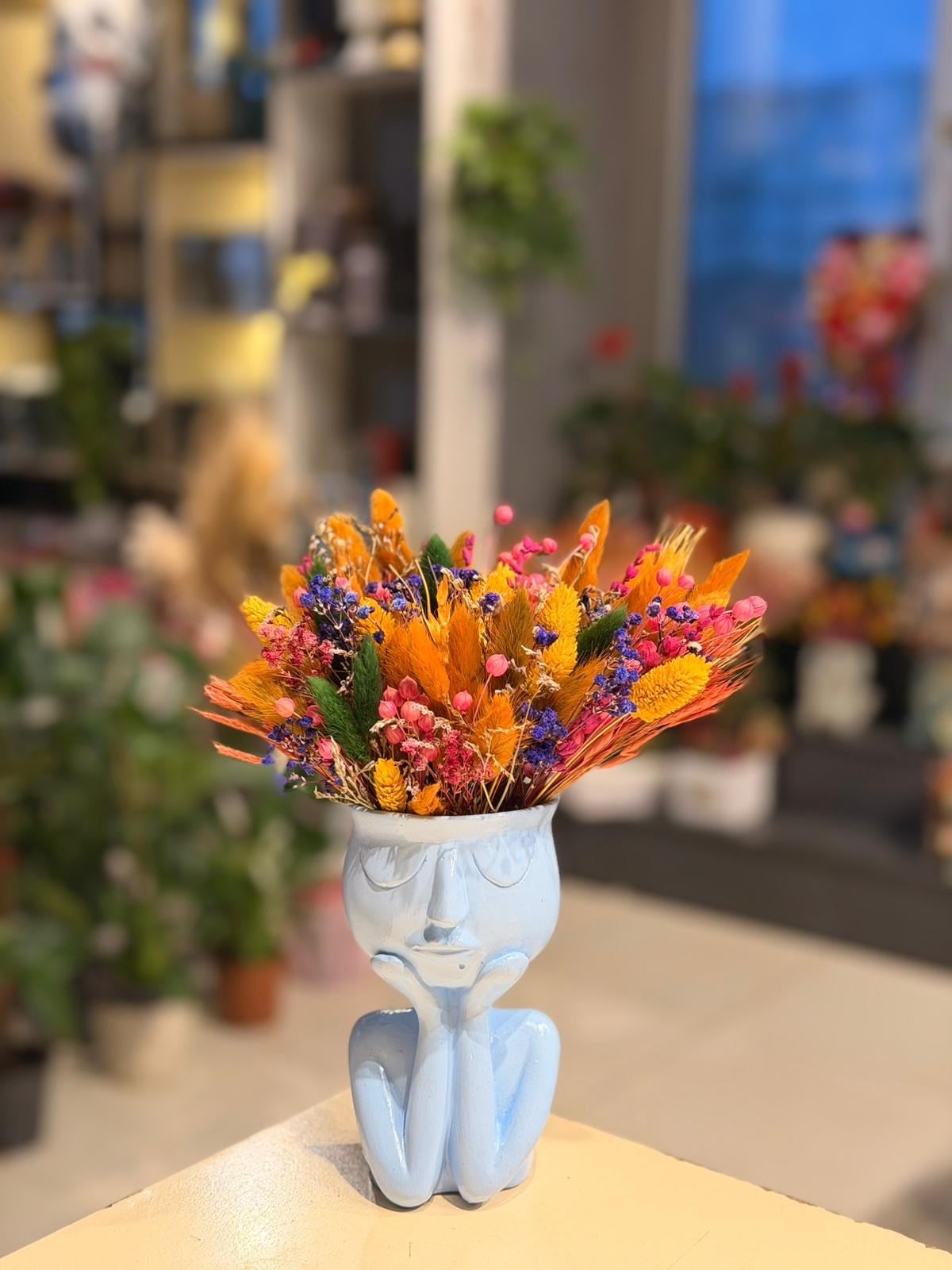 Açık Mavi Düşünen Adam Seramik Kuru Çiçek