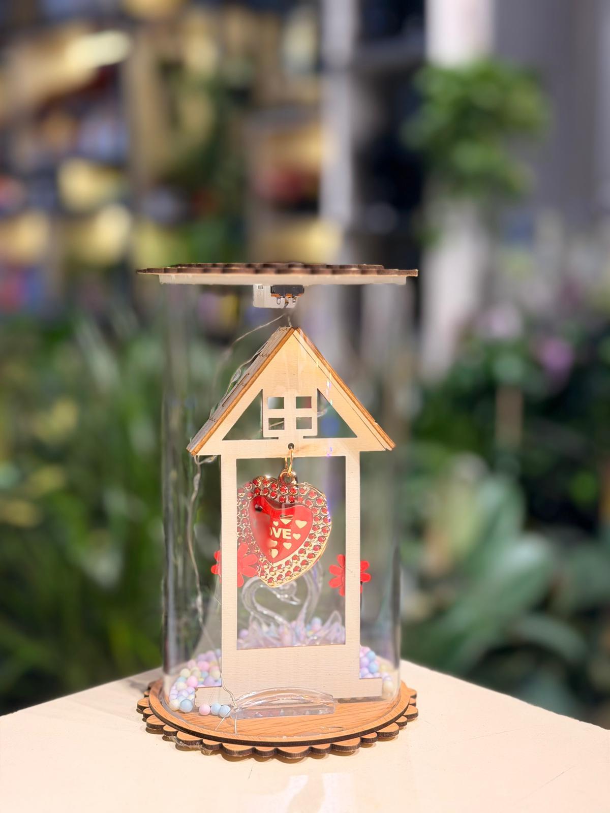 Ahşap Ev Anahtarlıklı Ledli Cam Fanus