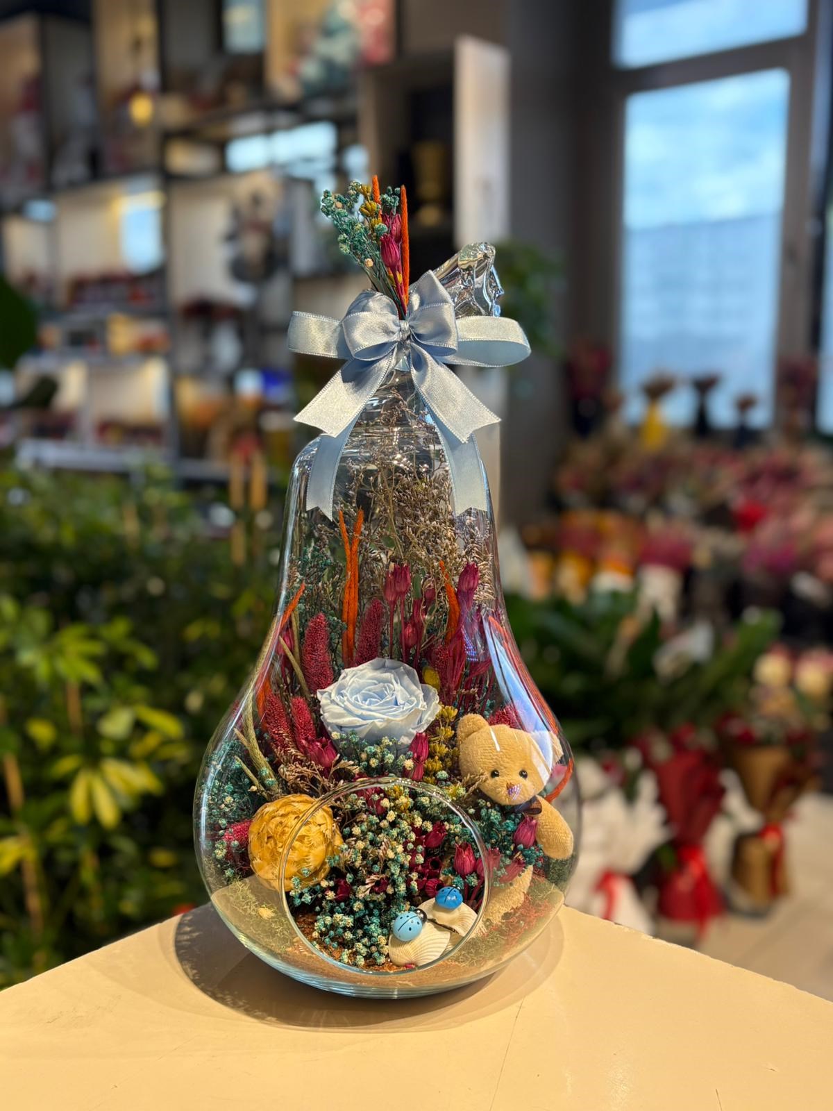 Armut Teraryum İthal Şoklanmış Mavi Gül Aranjmanı Mavi Kurdele Detaylı