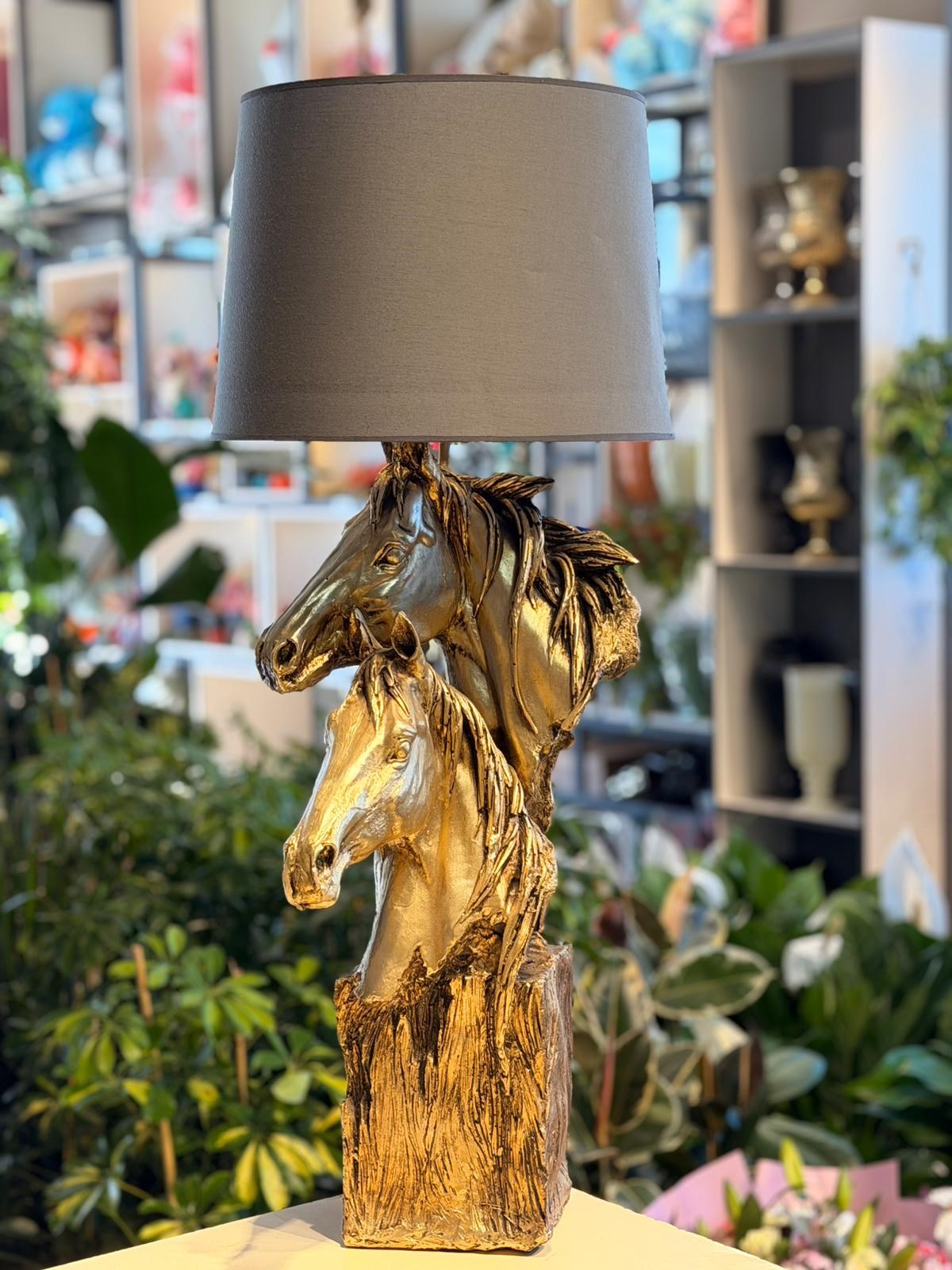 At Figürlü Abajur Biblo