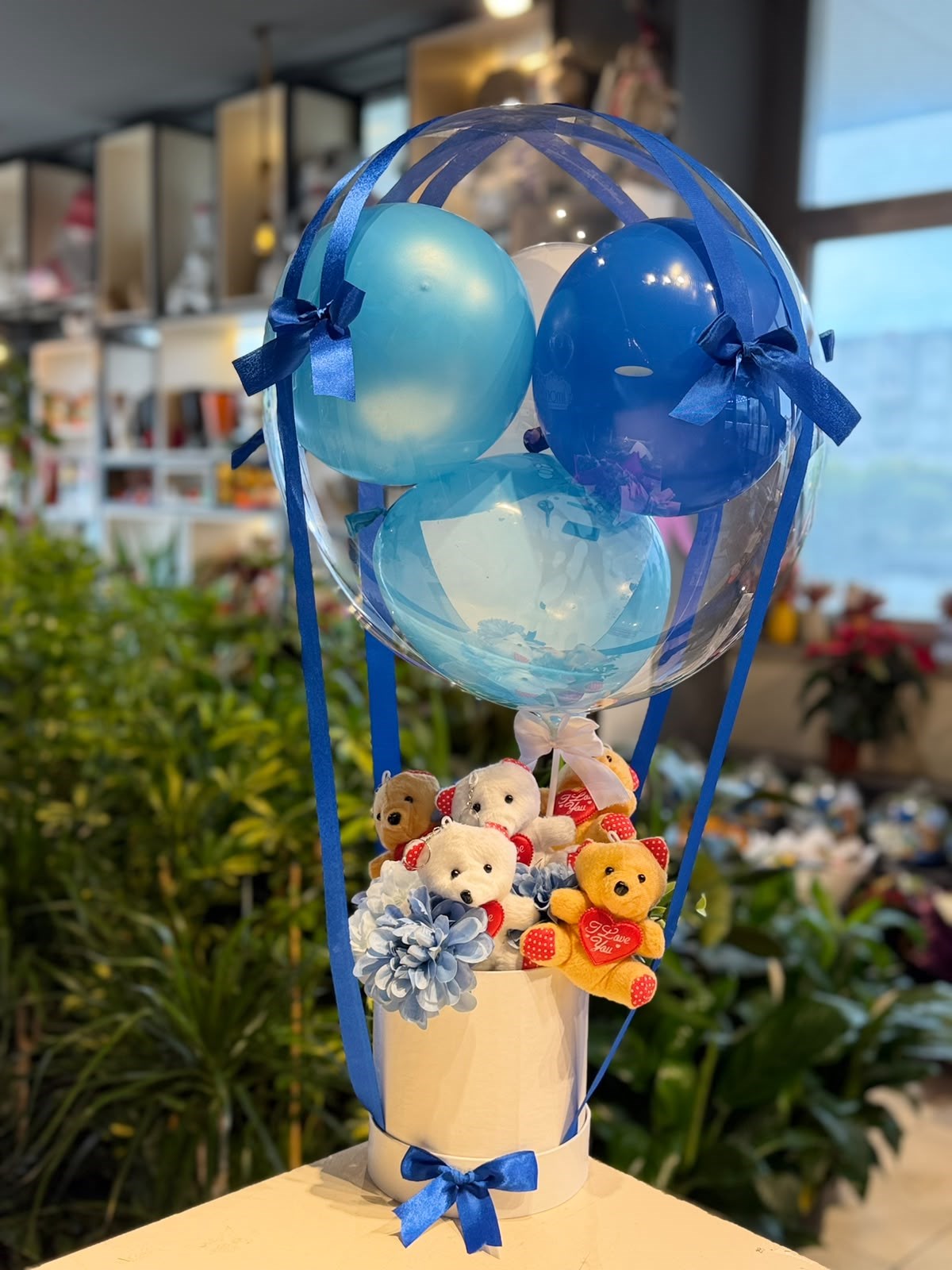 Beyaz Kutu İçerisinde Mavi Erkek Bebek Balon Aranjmanı