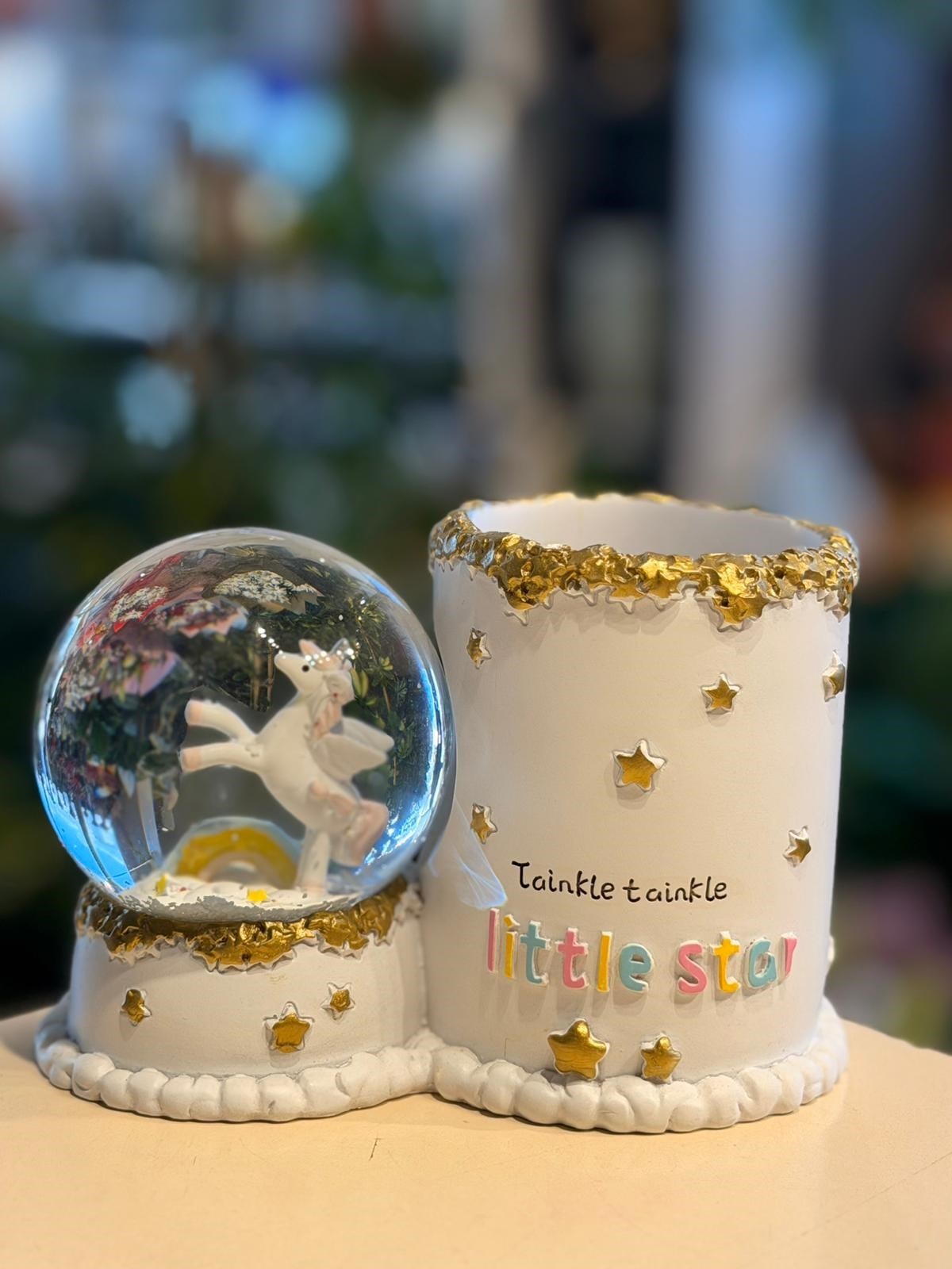 Beyaz Little Star Yazılı Kalemlikli Kar Küresi
