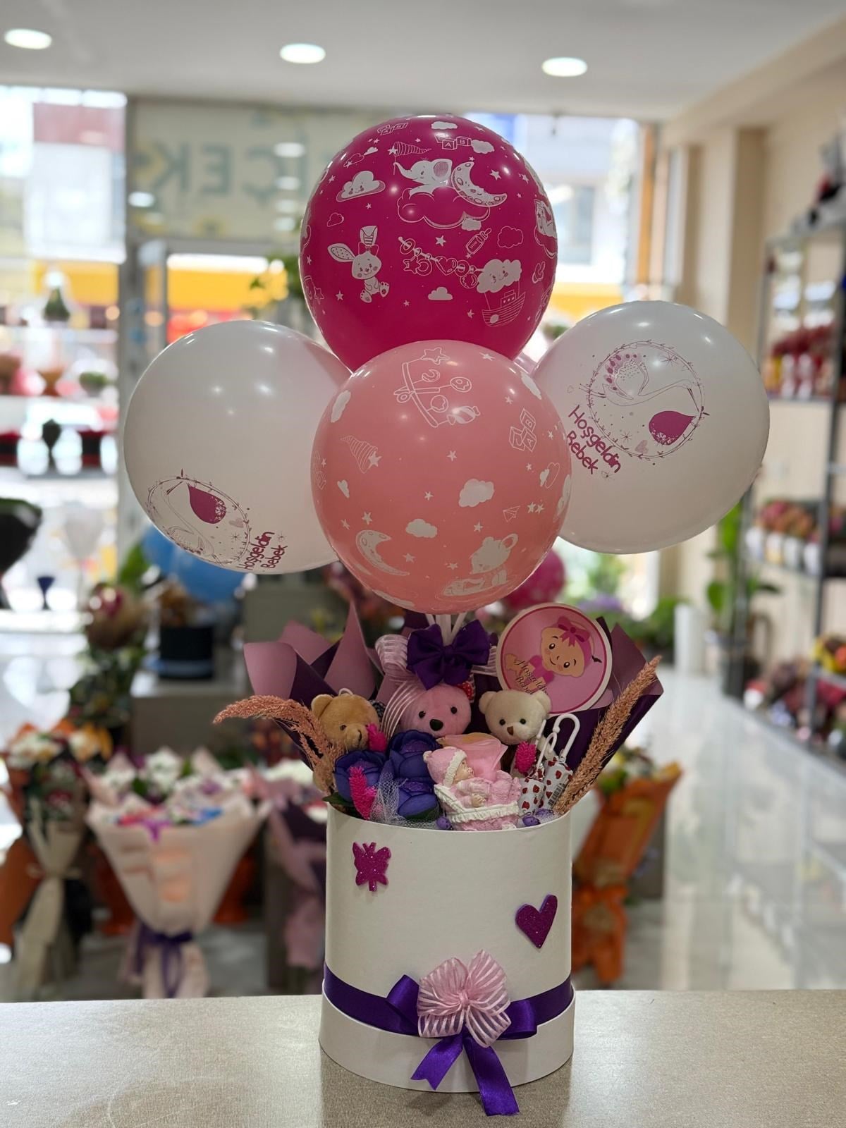 Büyük Boy Beyaz Kutu Kız Bebek Balon Aranjmanı