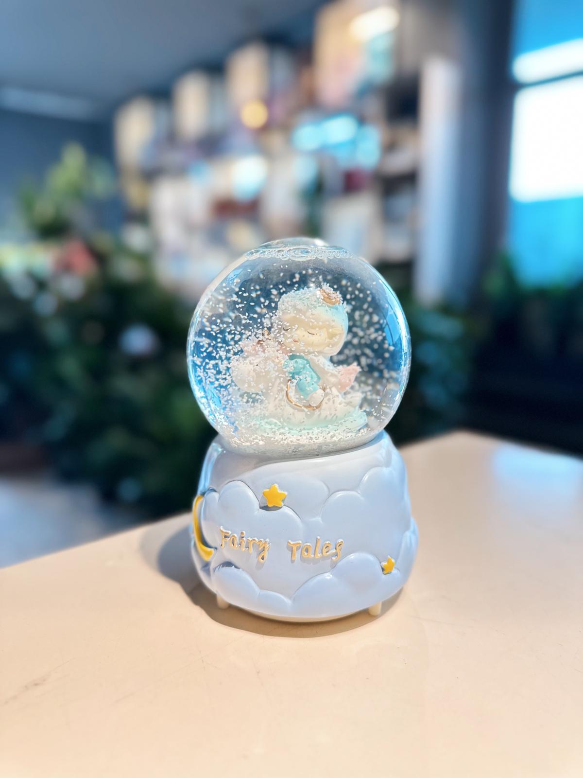 Büyük Boy Motorlu Işıklı Fairy Tales Kar Küresi
