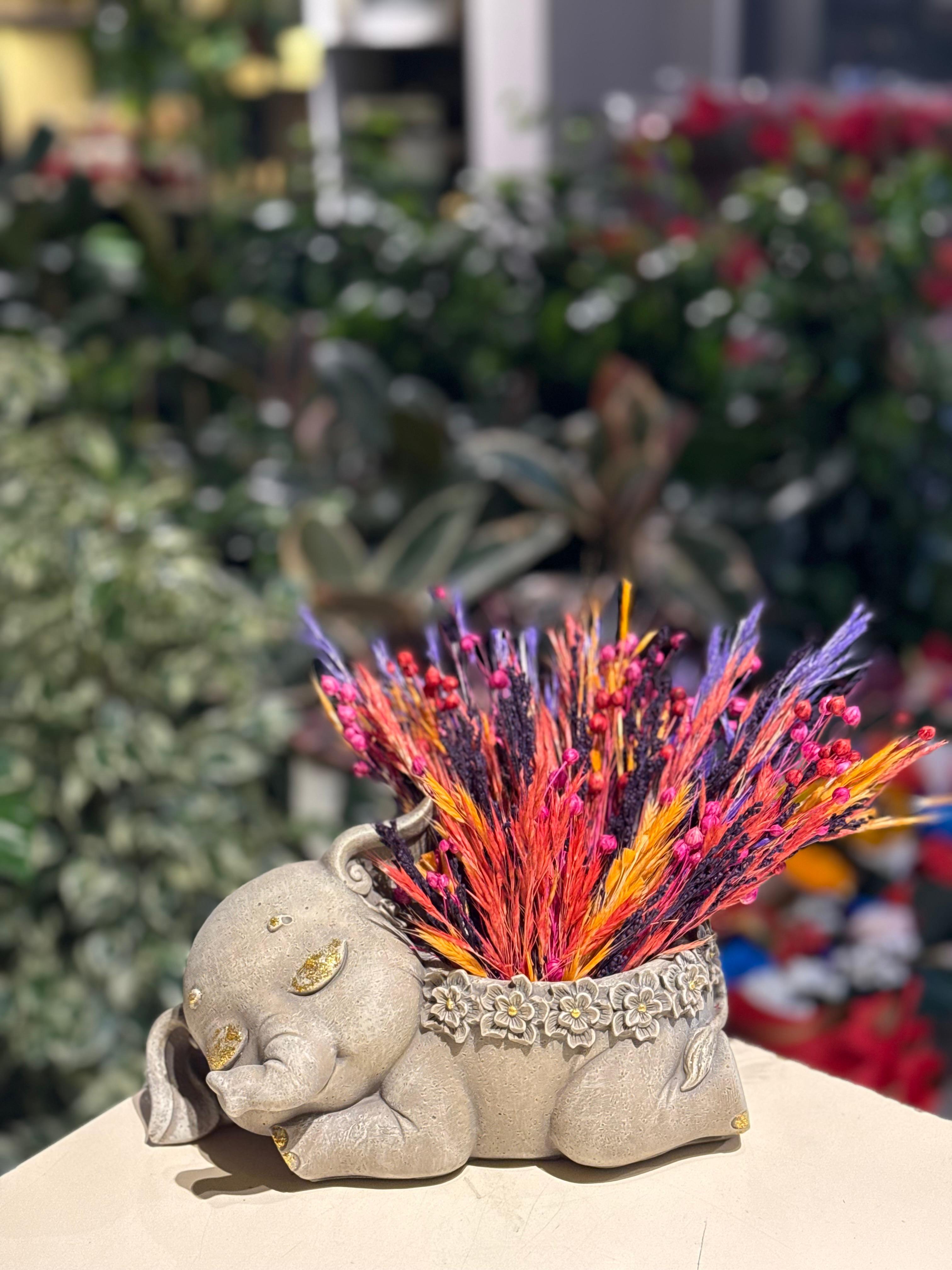 Eskitme Desenli Fil Seramik Kırmızı Mor Kuru Çiçek