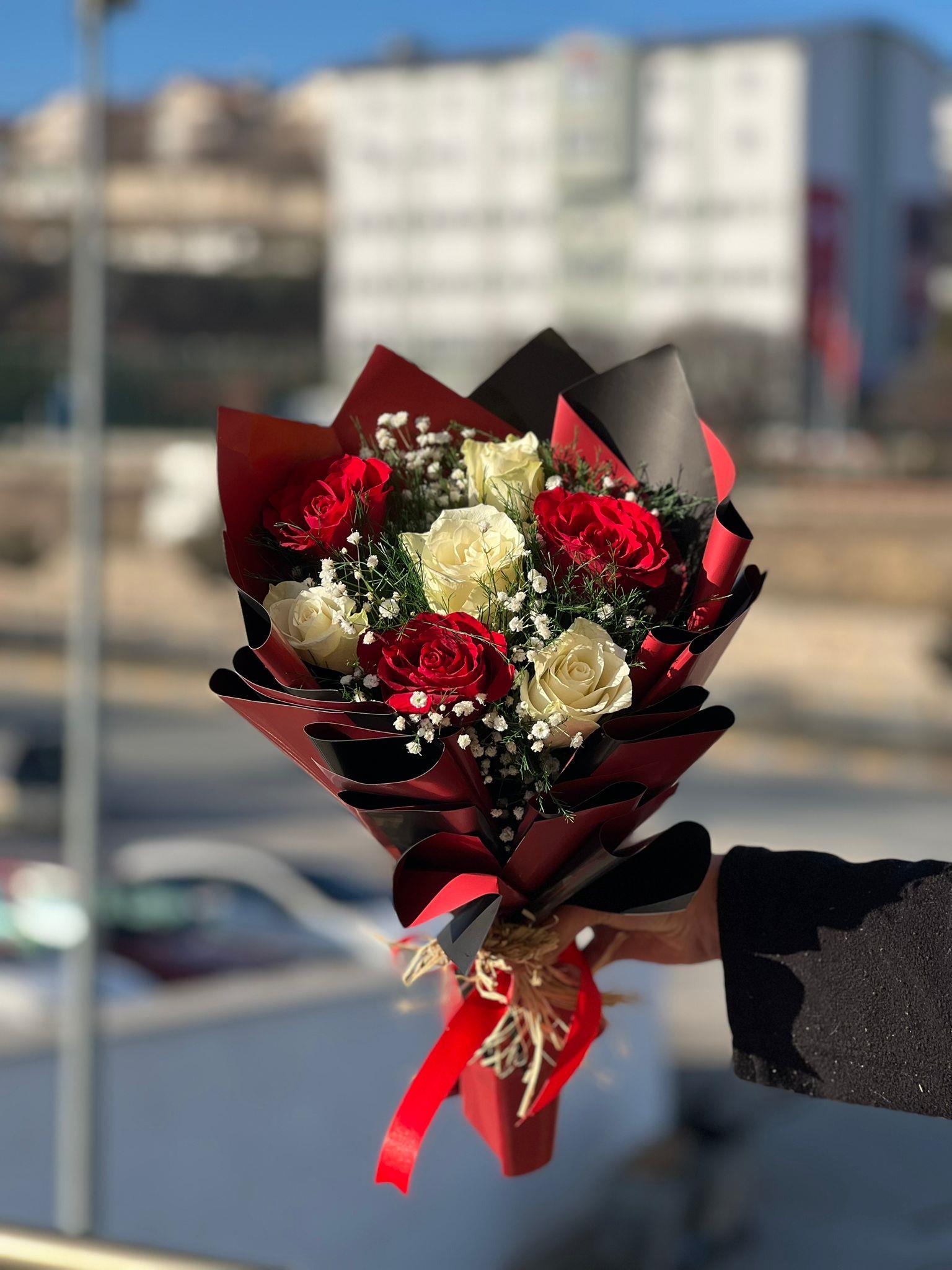 İthal 3 Kırmızı 4 Beyaz Gül Buketi