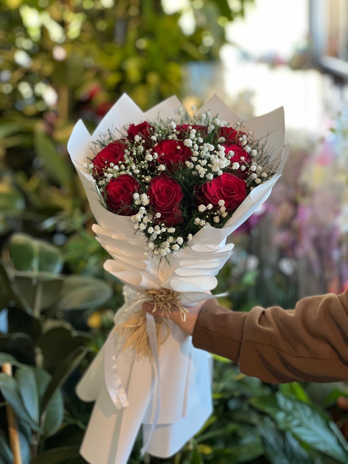 İthal Kırmızı 9'Lu Gül Buketi