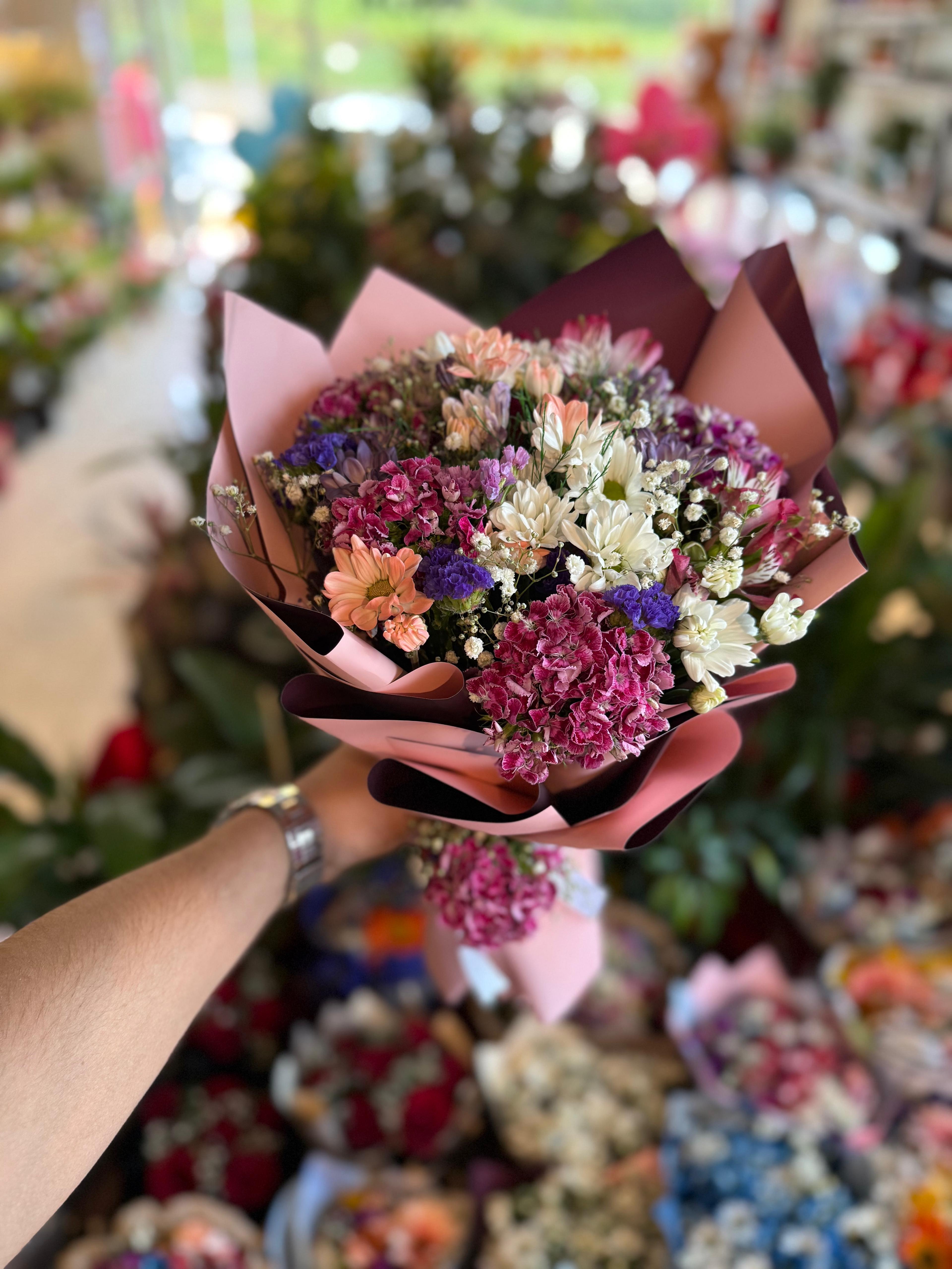 Karışık Renkli Mevsim Buketi Mor Paket 