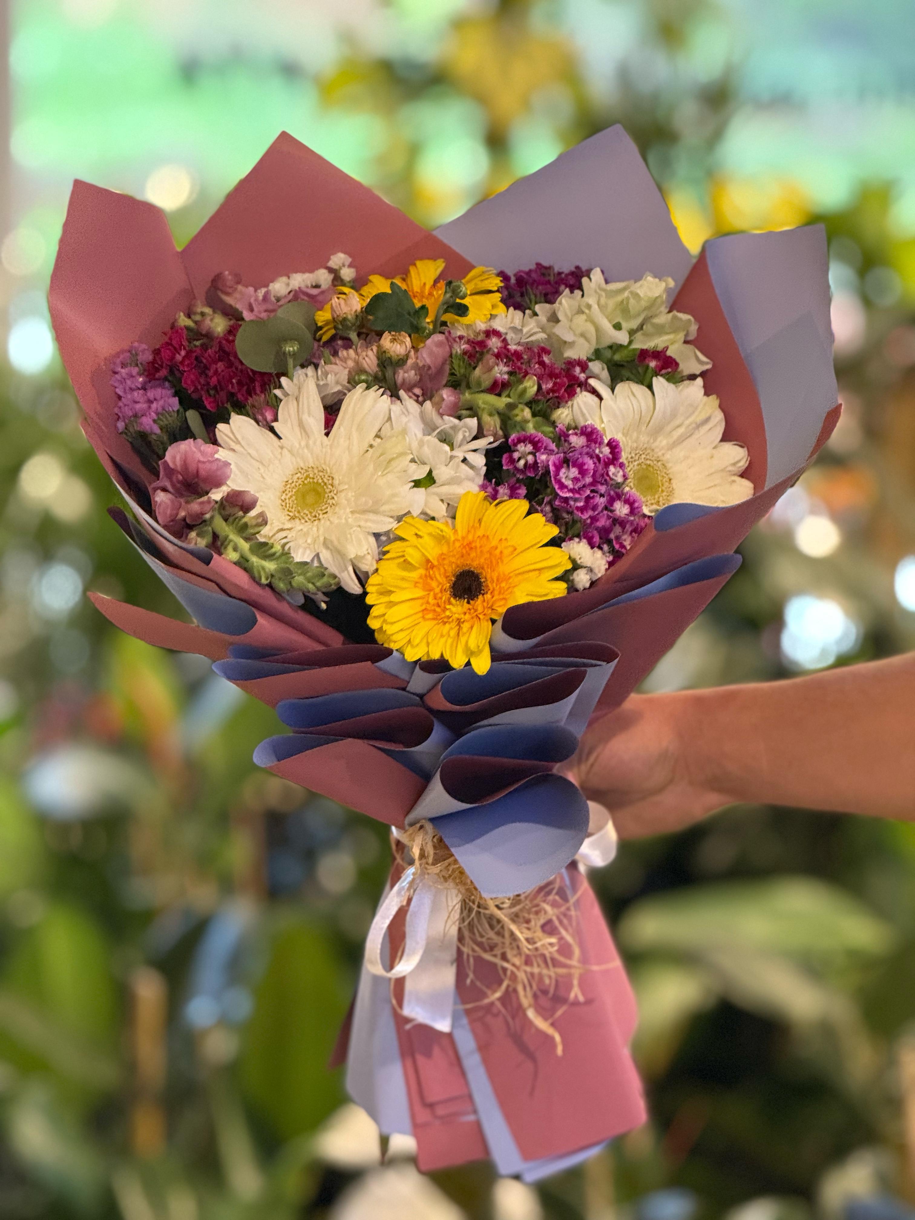 Karışık Renkli Mevsim Buketi Pembe Mavi Paket 