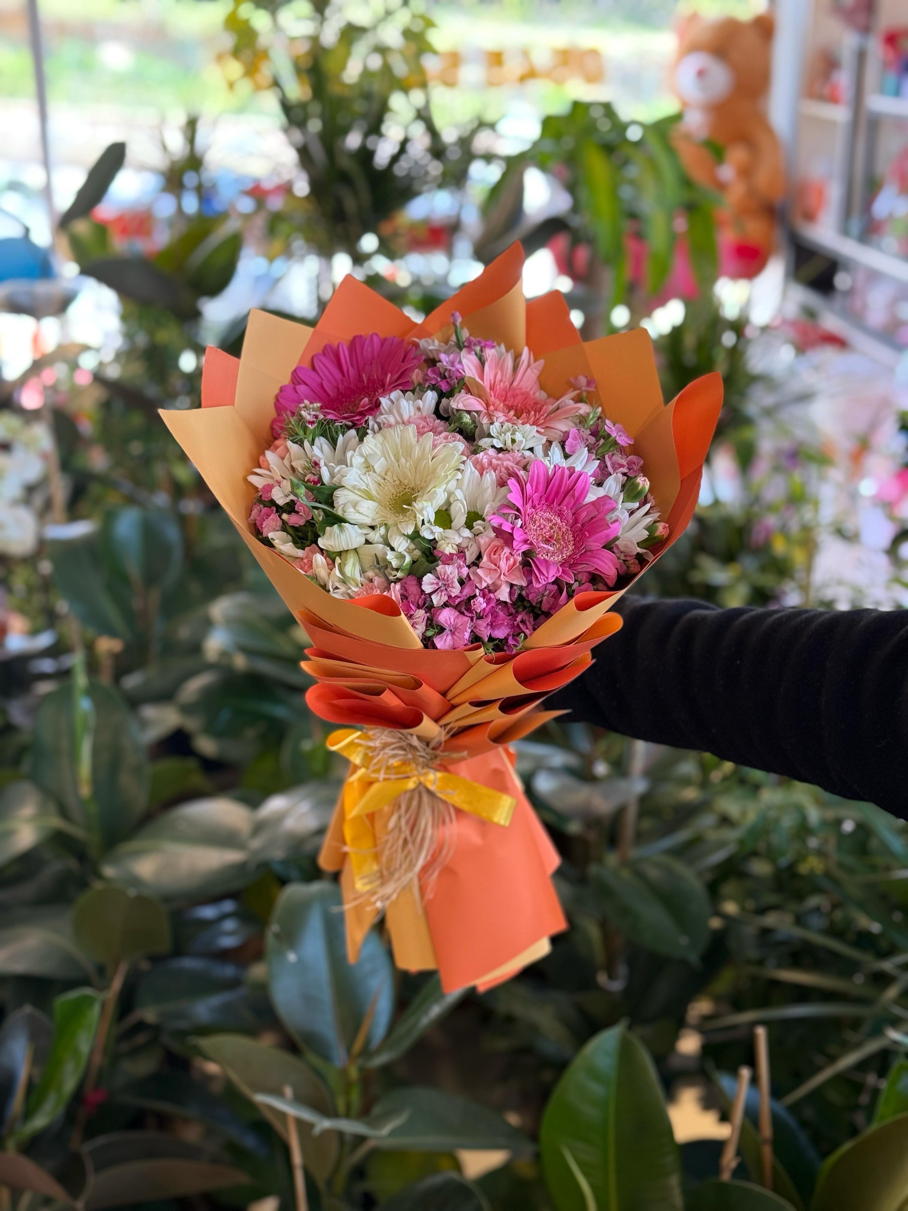 Karışık Renkli Mevsim Buketi Turuncu Paket